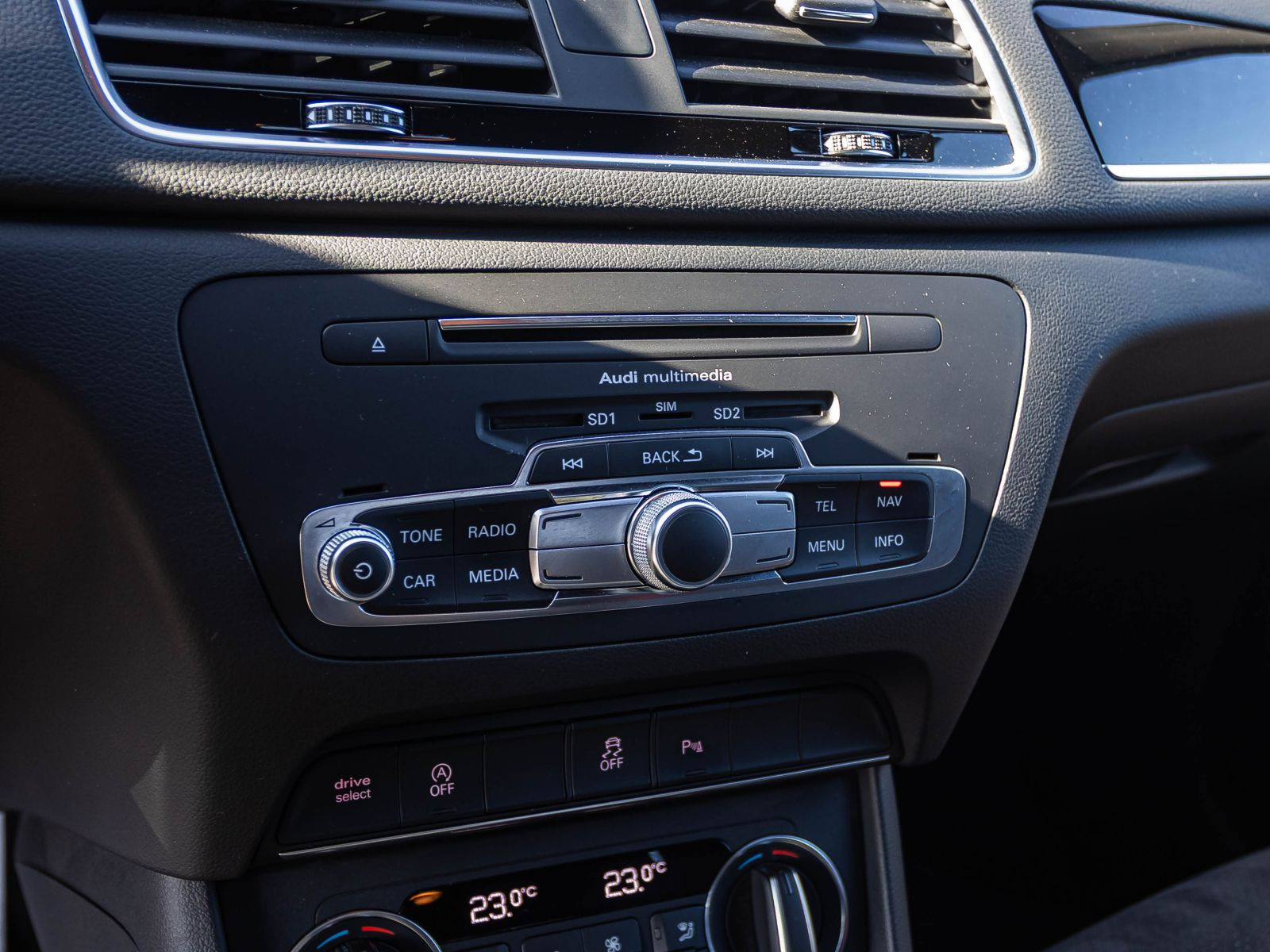 Audi Q3 S line 1.4TFSI Stronic Navi LED GRA EPH DAB