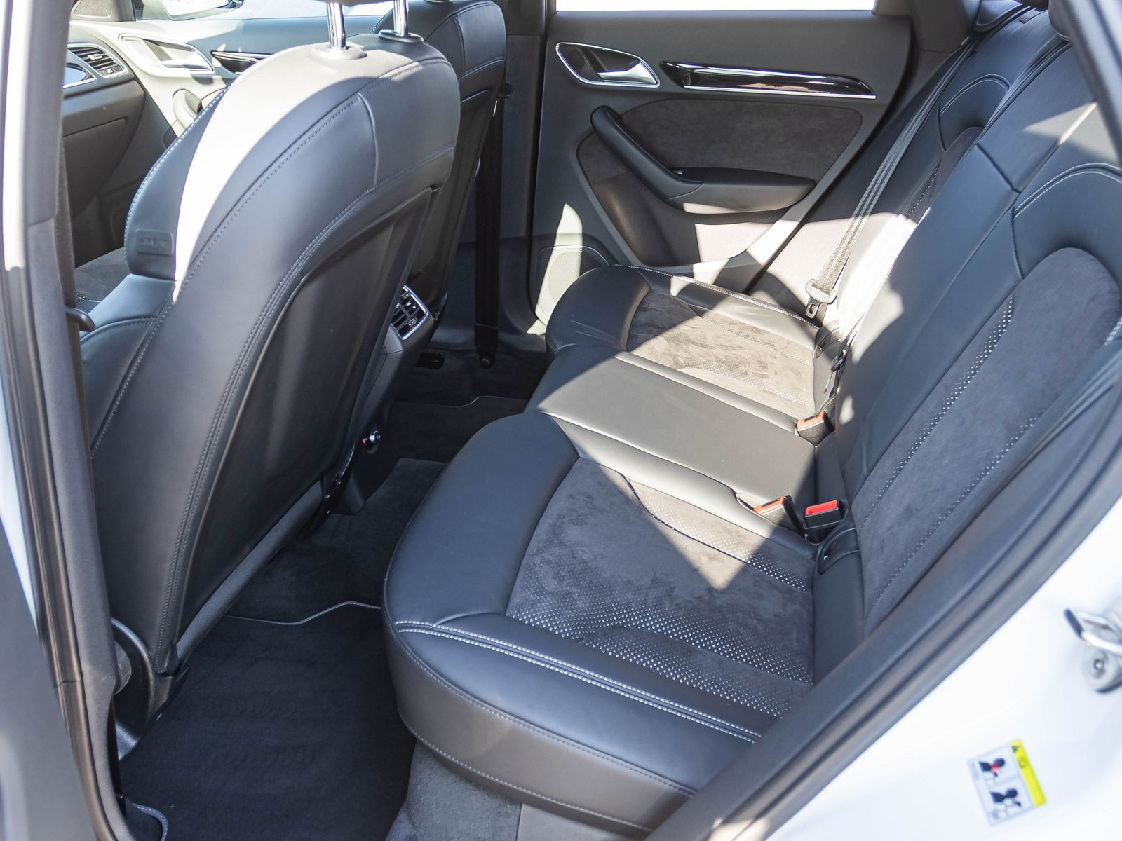 Audi Q3 S line 1.4TFSI Stronic Navi LED GRA EPH DAB