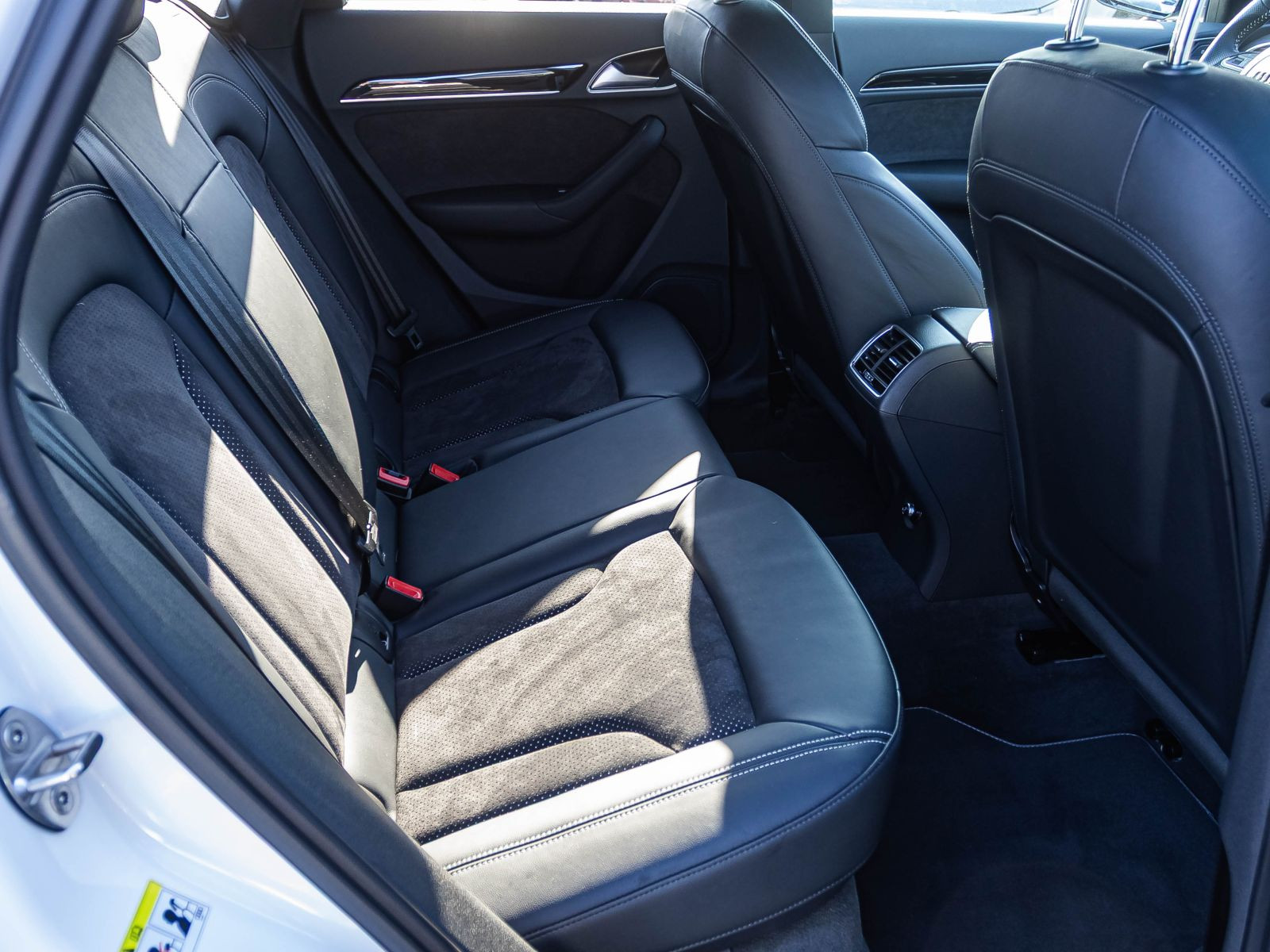 Audi Q3 S line 1.4TFSI Stronic Navi LED GRA EPH DAB