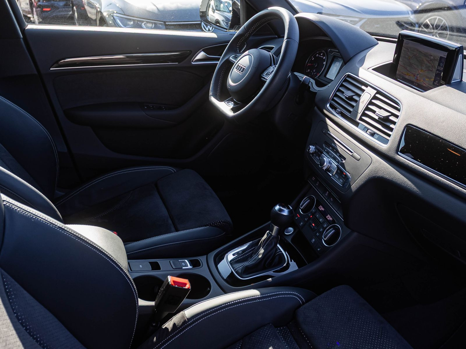 Audi Q3 S line 1.4TFSI Stronic Navi LED GRA EPH DAB