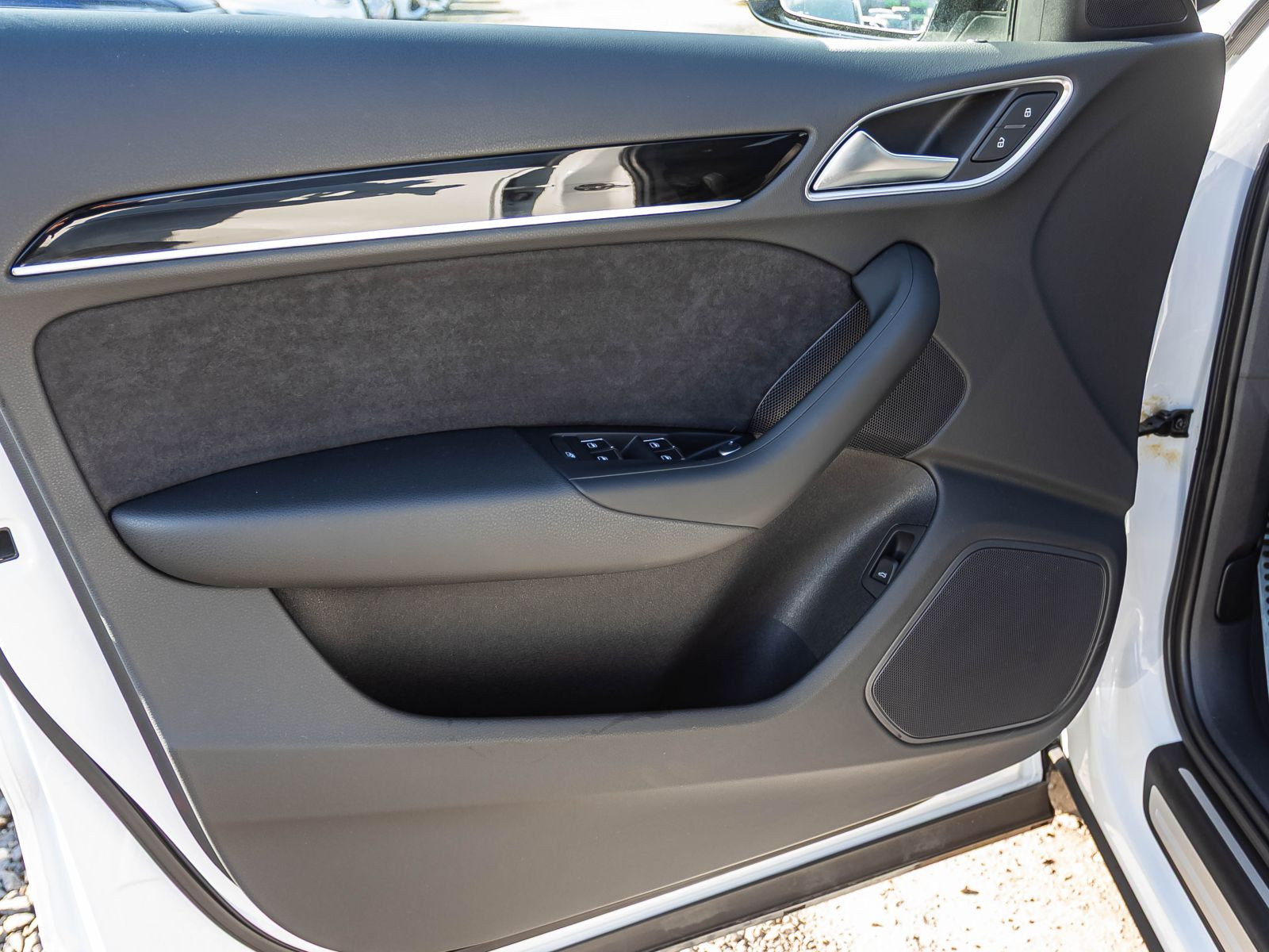 Audi Q3 S line 1.4TFSI Stronic Navi LED GRA EPH DAB