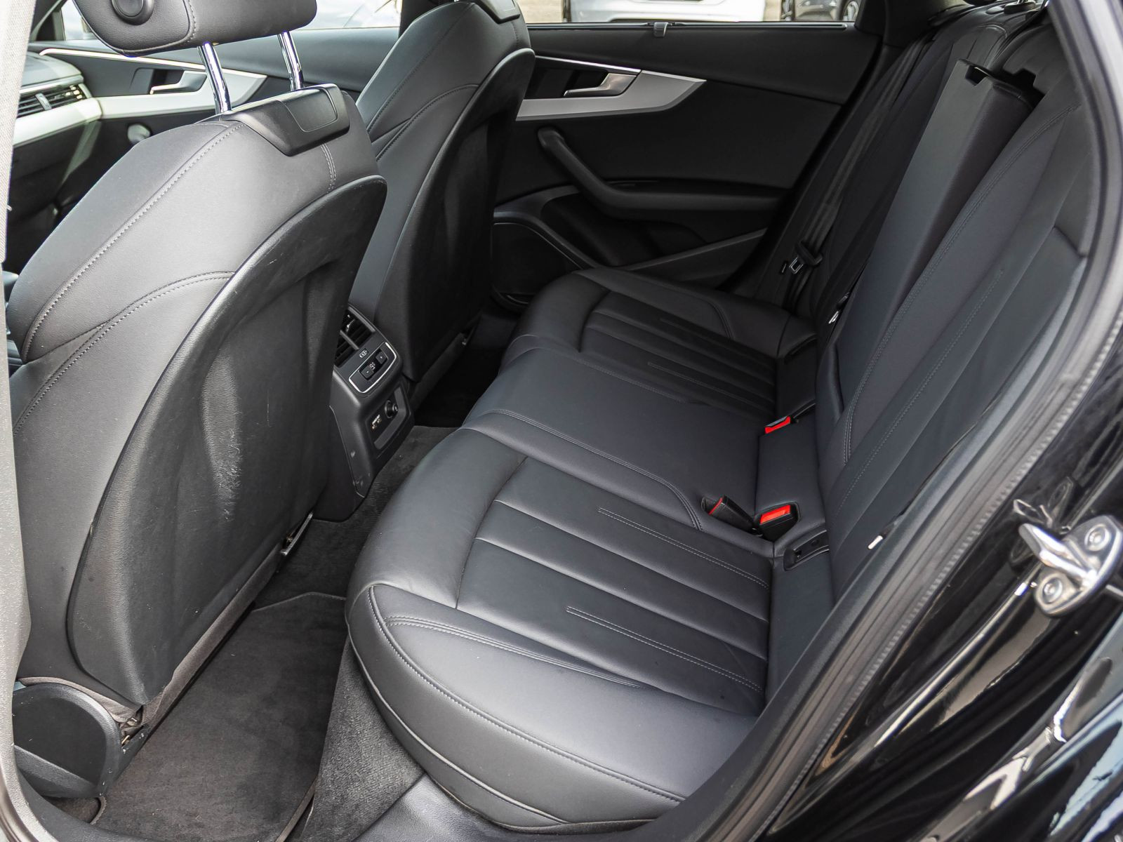 Audi A4 Avant S line 40TDI Stronic Navi Panorama ACC AHK