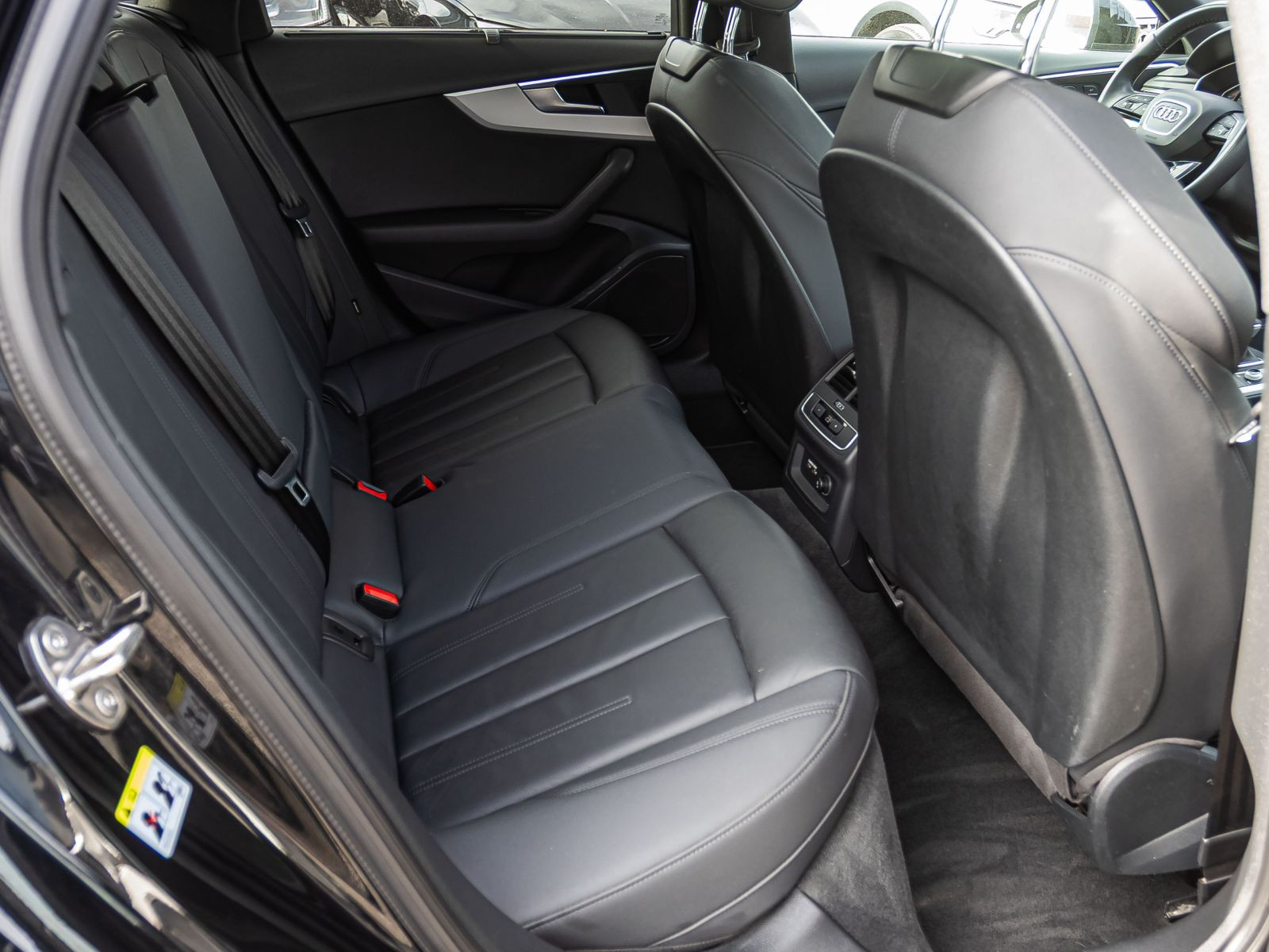 Audi A4 Avant S line 40TDI Stronic Navi Panorama ACC AHK