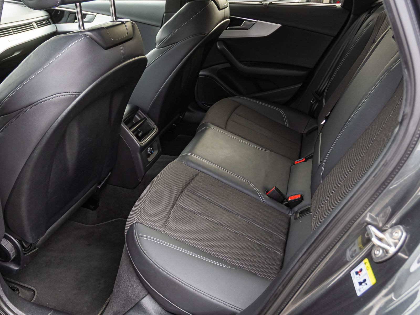 Audi A4 Avant S line 40TDI qu Stronic Navi LED ACC AHK