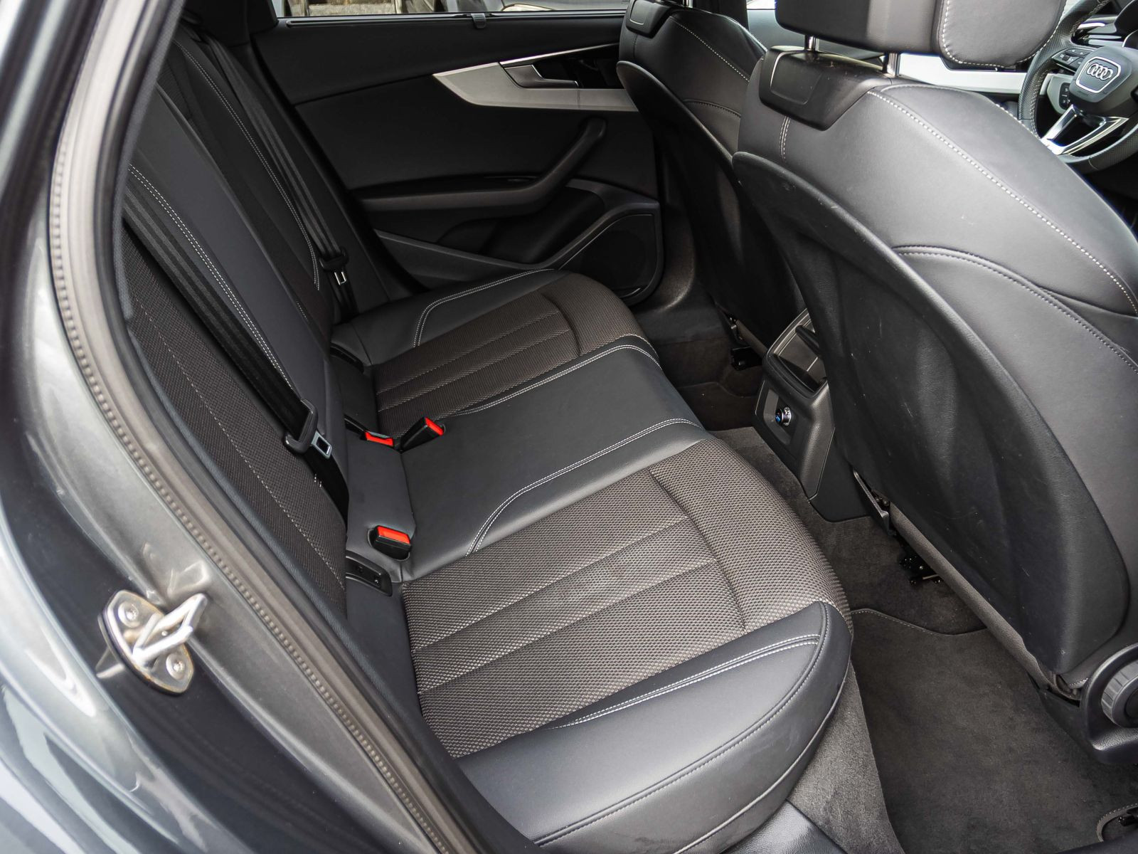 Audi A4 Avant S line 40TDI qu Stronic Navi LED ACC AHK