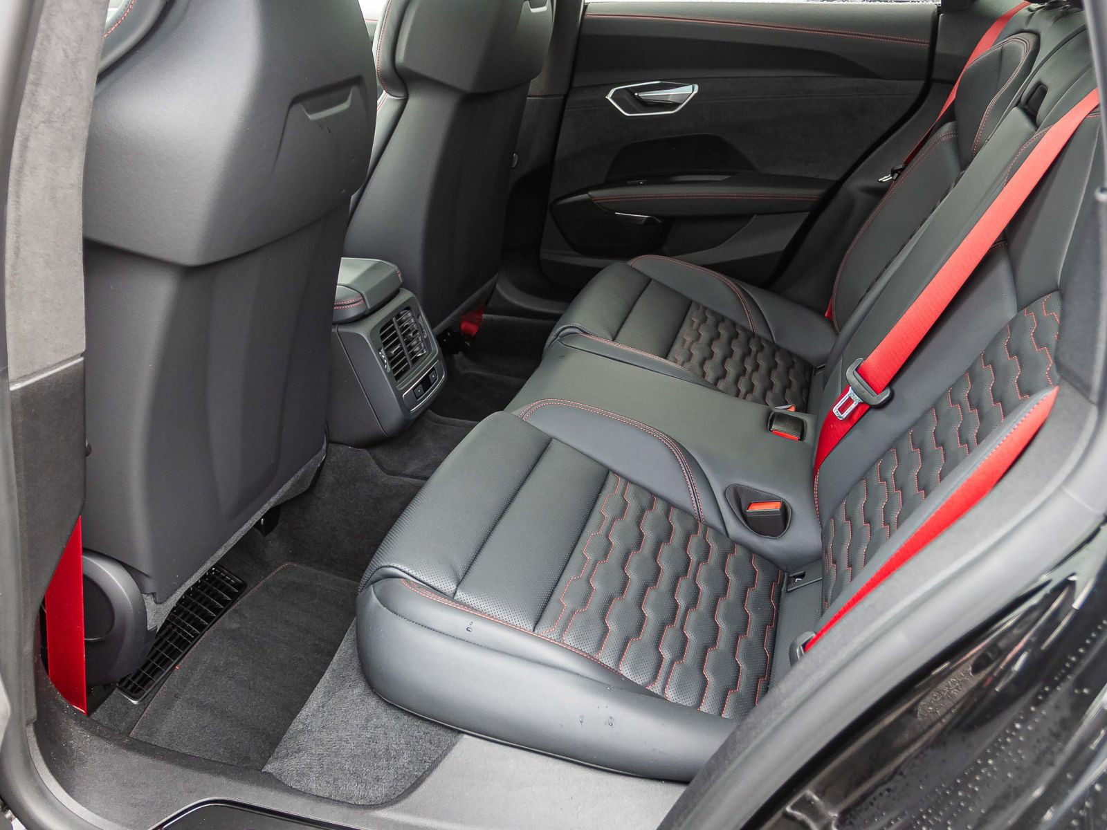 Audi RS e-tron GT Navi Matrix HuD Standklima Panorama B&O