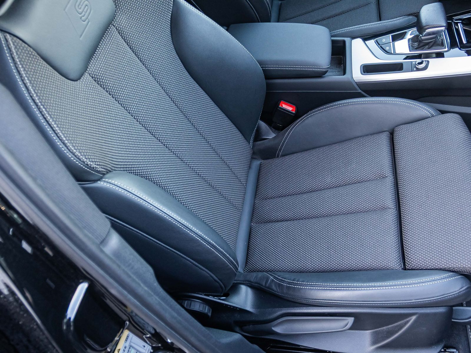 Audi A4 Avant S line 40TDI Stronic Navi LED GRA AHK