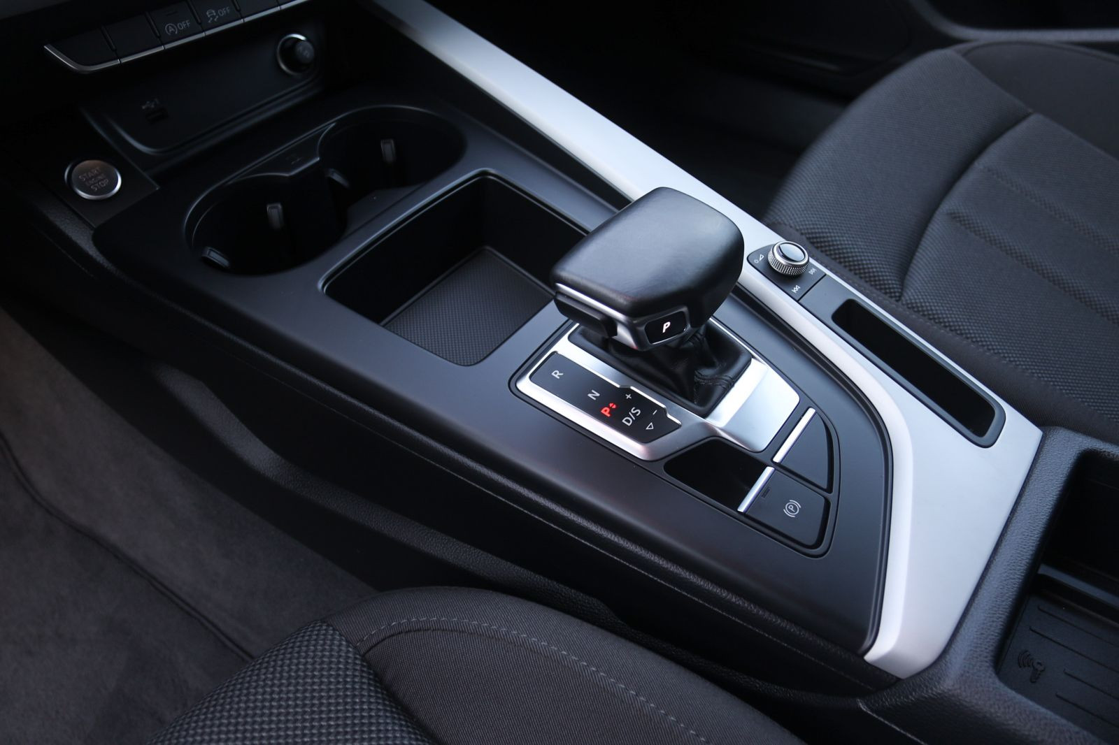 Audi A4 Avant S line 35TFSI Stronic Navi LED GRA AHK