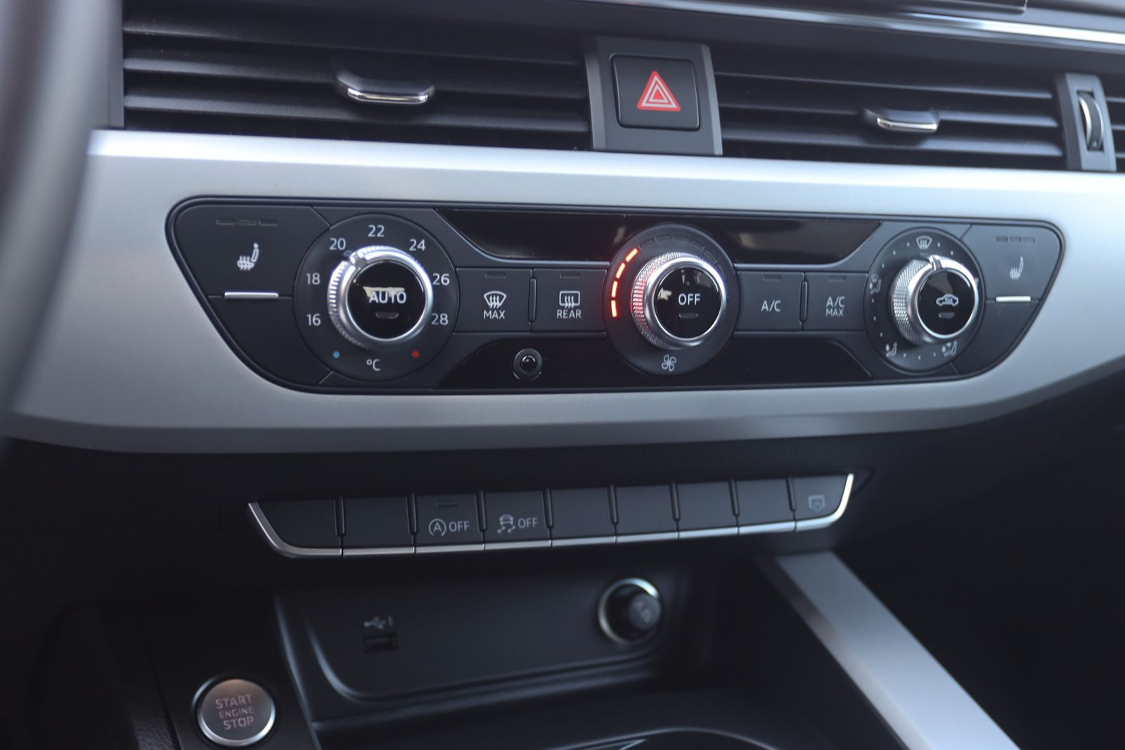Audi A4 Avant S line 35TFSI Stronic Navi LED GRA AHK