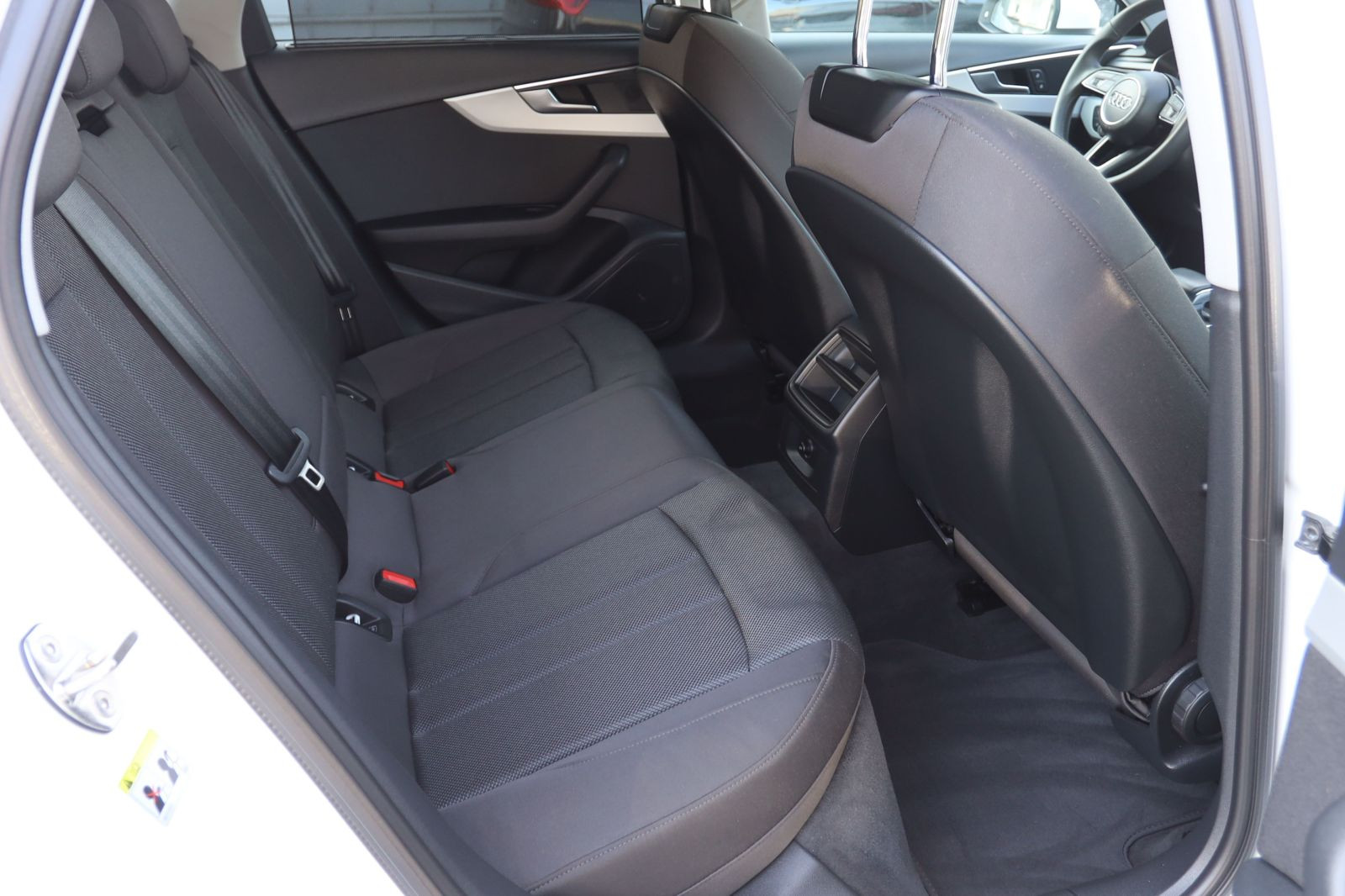 Audi A4 Avant S line 35TFSI Stronic Navi LED GRA AHK