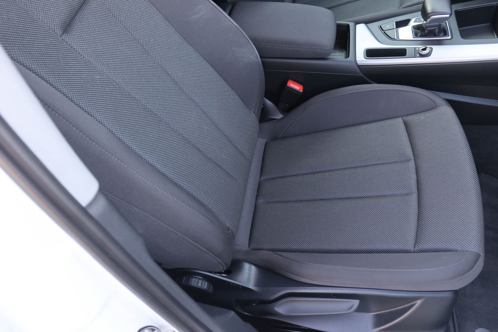 Audi A4 Avant S line 35TFSI Stronic Navi LED GRA AHK