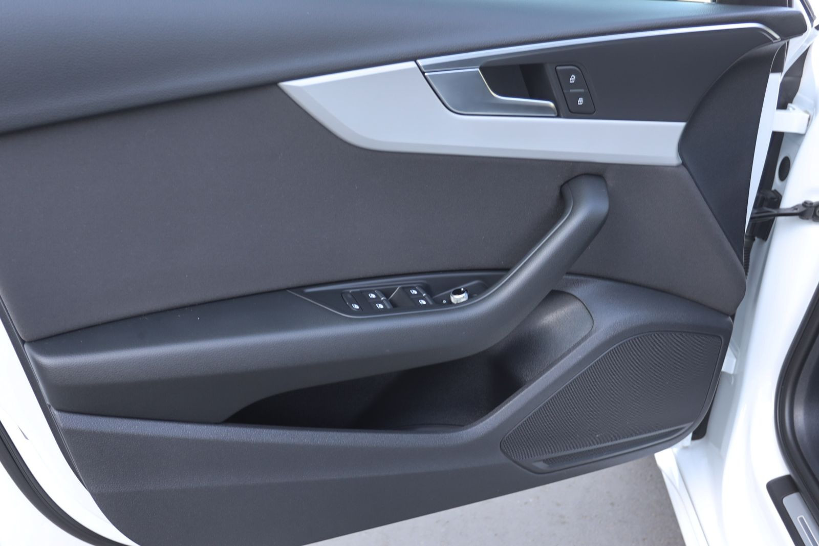 Audi A4 Avant S line 35TFSI Stronic Navi LED GRA AHK