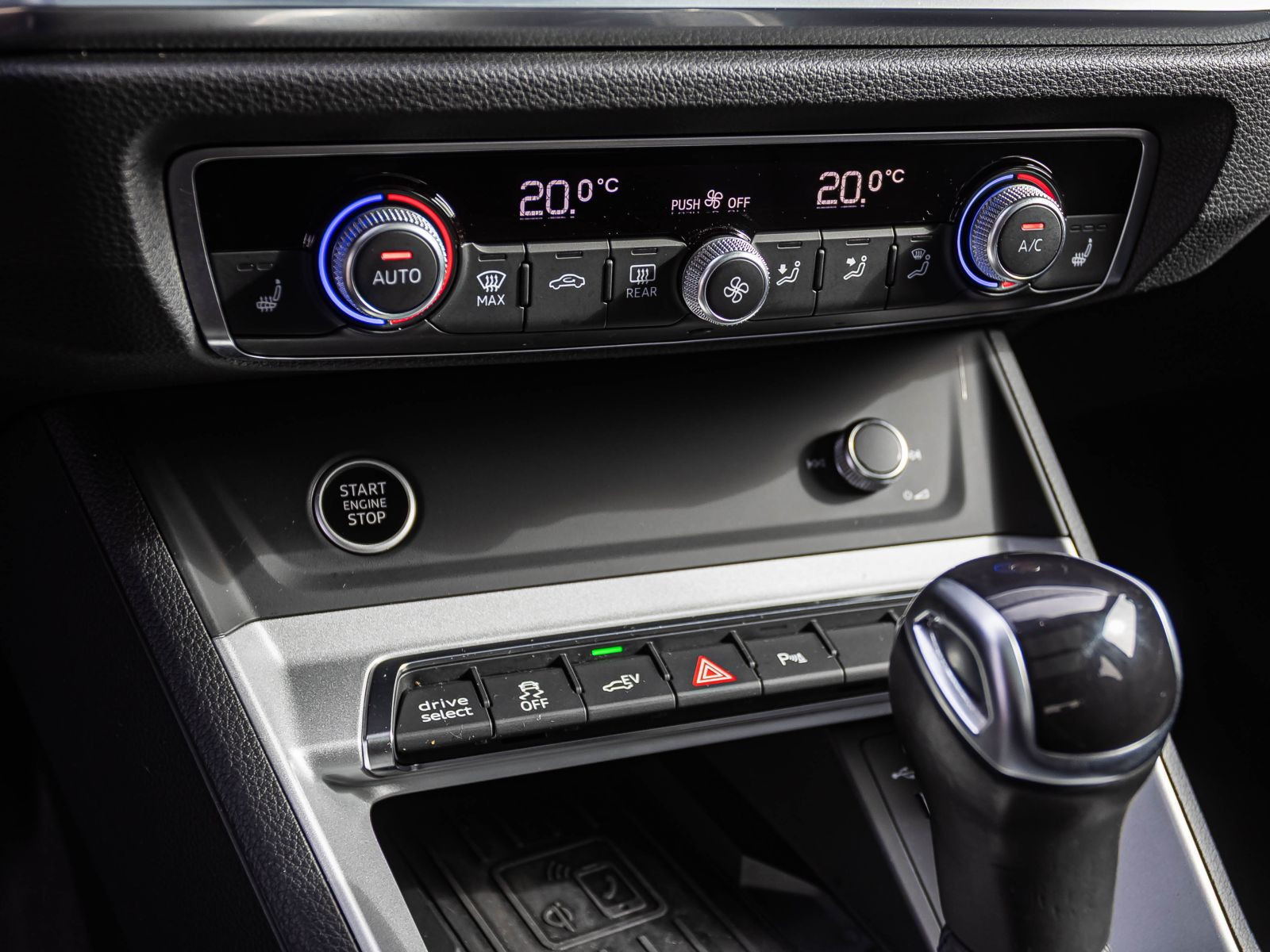 Audi Q3 45TFSIe Stronic Navi Panorama LED EPH GRA