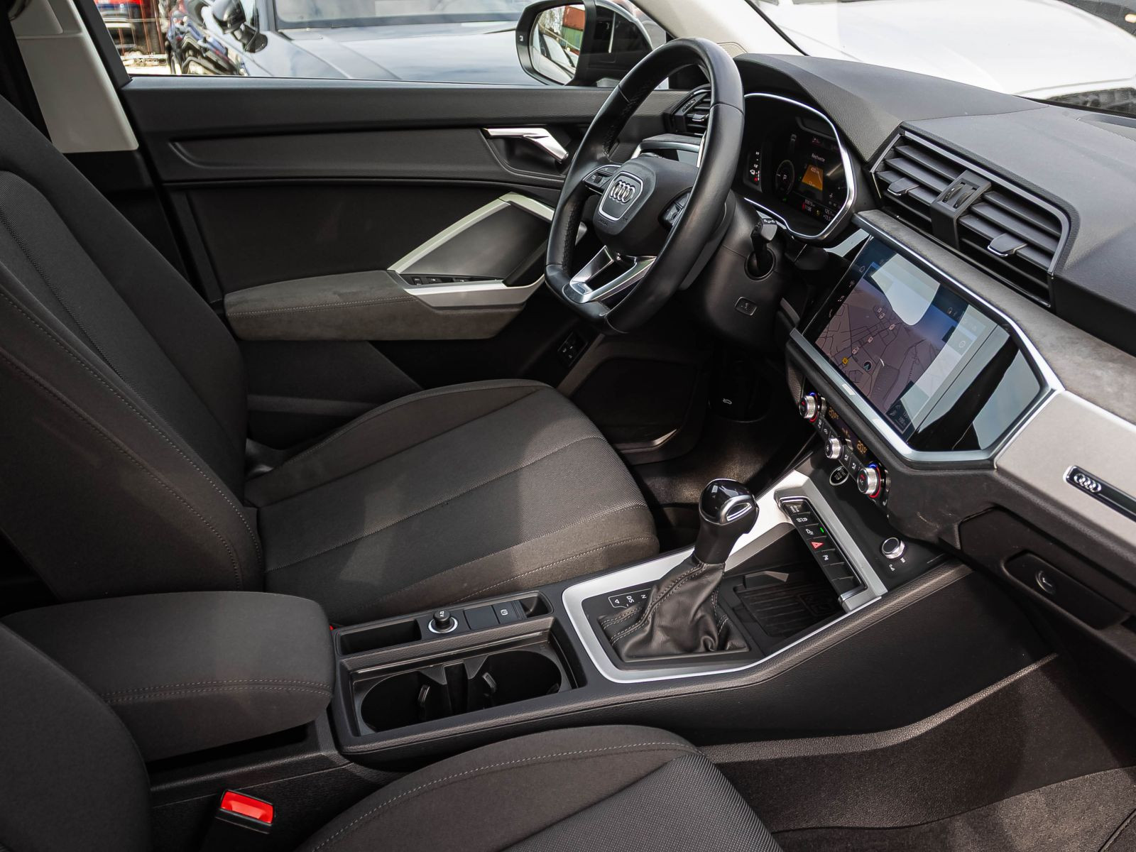 Audi Q3 45TFSIe Stronic Navi Panorama LED EPH GRA