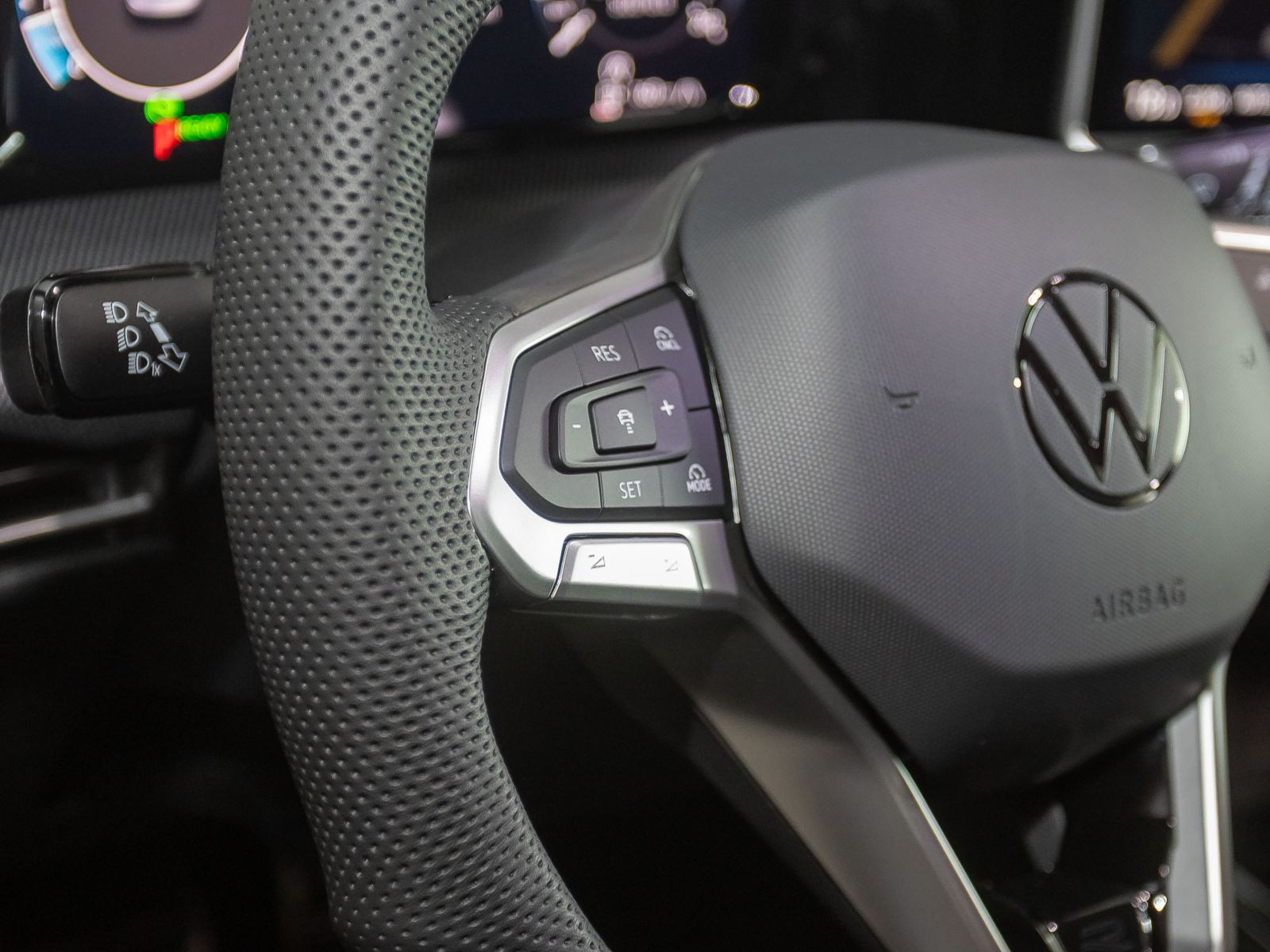 Volkswagen Golf VIII 1.5 eTSI DSG R-Line Black Style, LED-Plus, Navi, App-Connect, Rückfahrkamera