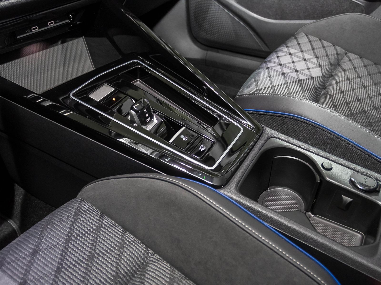Volkswagen Golf VIII 1.5 eTSI DSG R-Line Black Style, LED-Plus, Navi, App-Connect, Rückfahrkamera