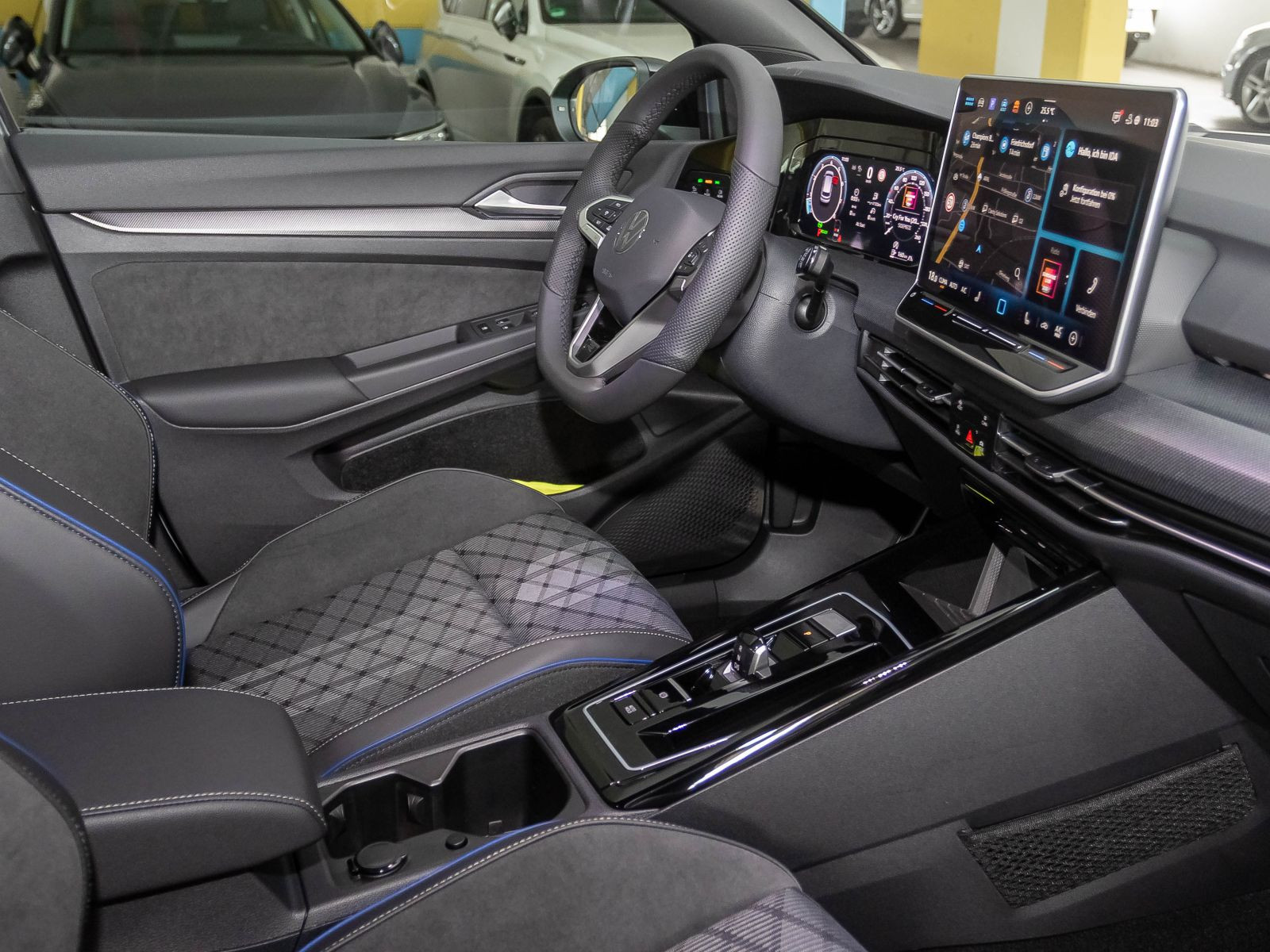 Volkswagen Golf VIII 1.5 eTSI DSG R-Line Black Style, LED-Plus, Navi, App-Connect, Rückfahrkamera