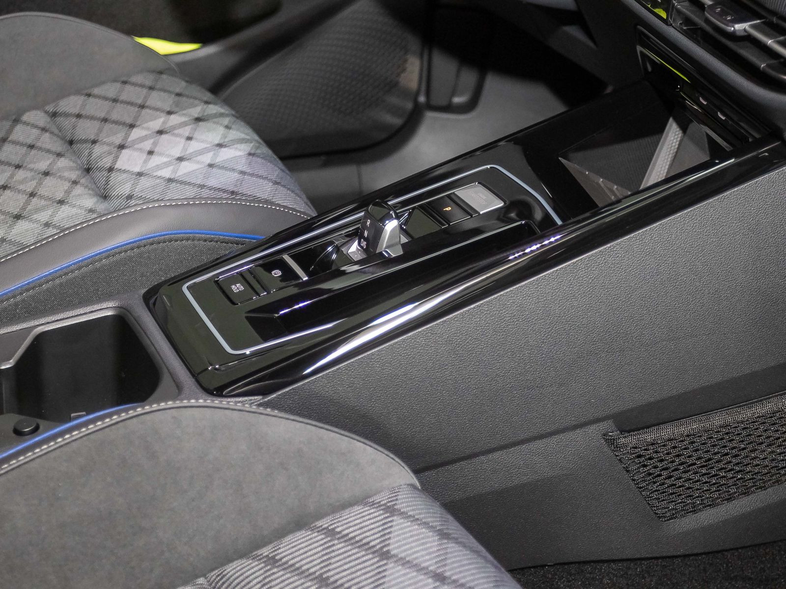 Volkswagen Golf VIII 1.5 eTSI DSG R-Line Black Style, LED-Plus, Navi, App-Connect, Rückfahrkamera