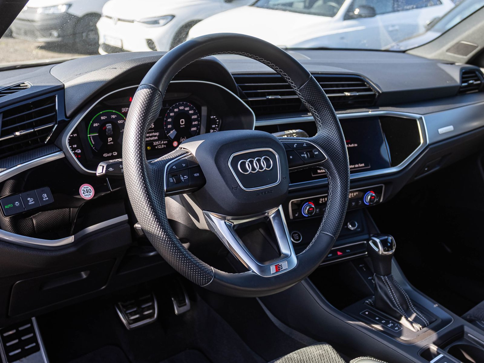 Audi Q3 S line 45TFSIe Stronic Navi LED GRA EPH AHK