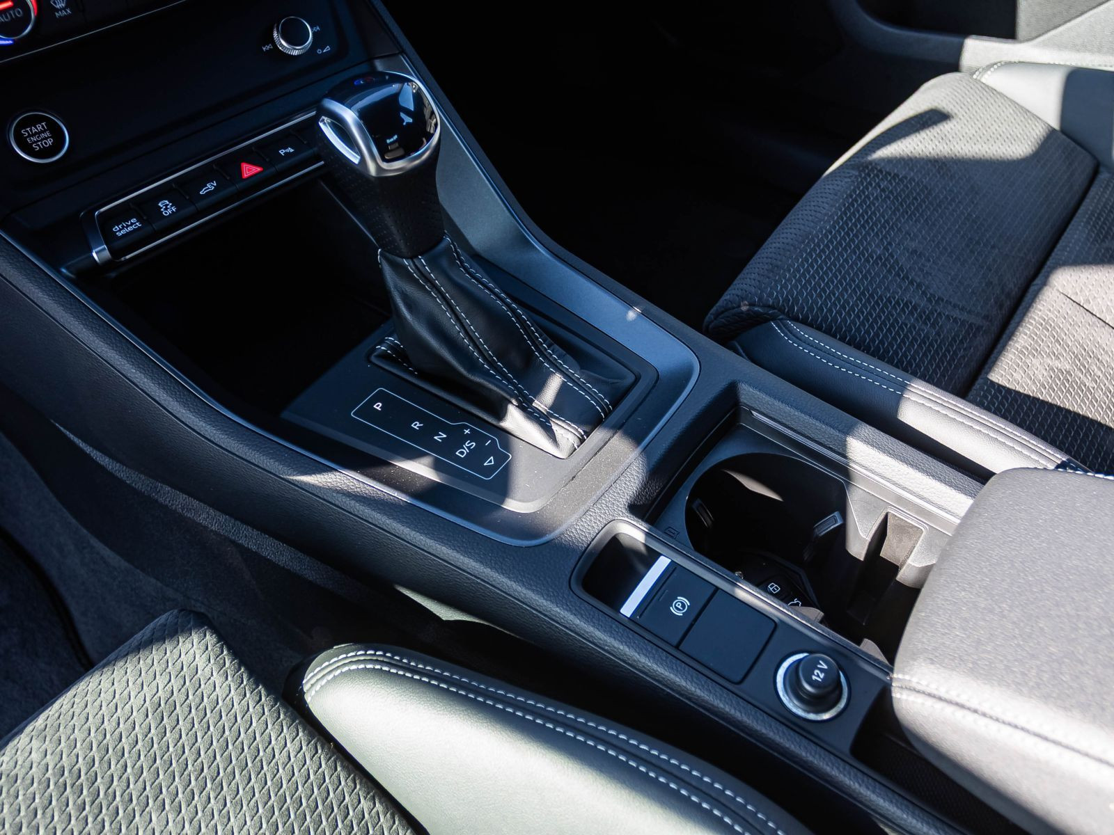 Audi Q3 S line 45TFSIe Stronic Navi LED GRA EPH AHK