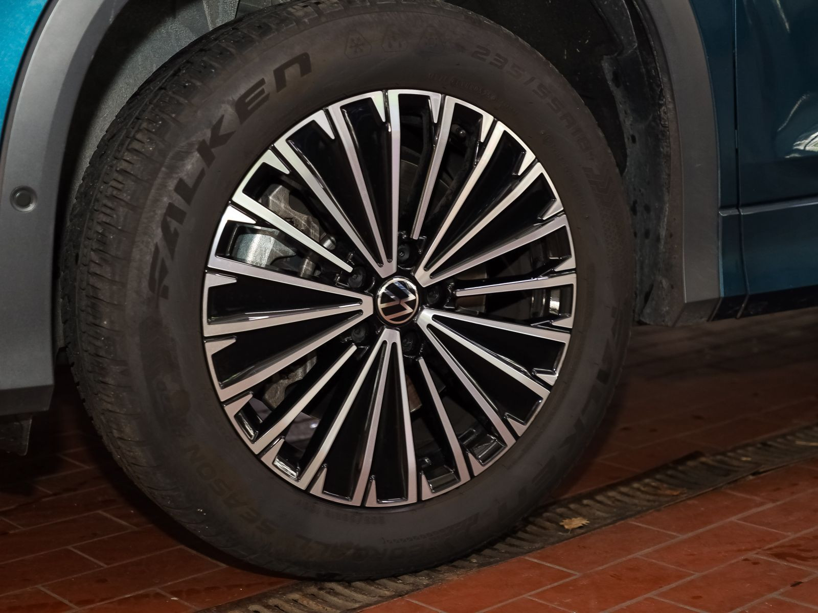 Volkswagen Tayron 2.0 TDI DSG Life, 4Motion, HD-Matrix-LED, Navi, 7-Sitze, Area View, App-Connect