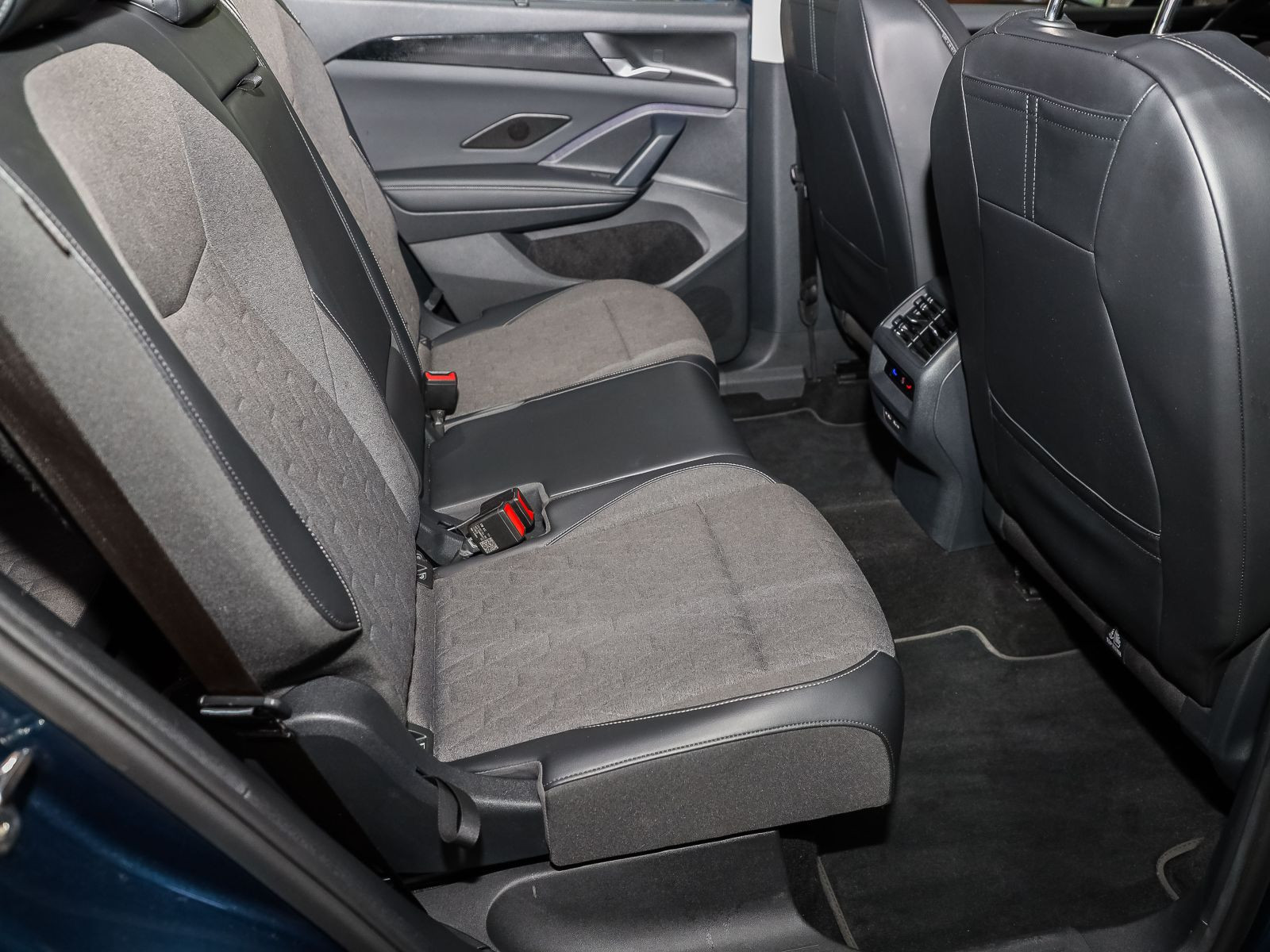 Volkswagen Tayron 2.0 TDI DSG Life, 4Motion, HD-Matrix-LED, Navi, 7-Sitze, Area View, App-Connect