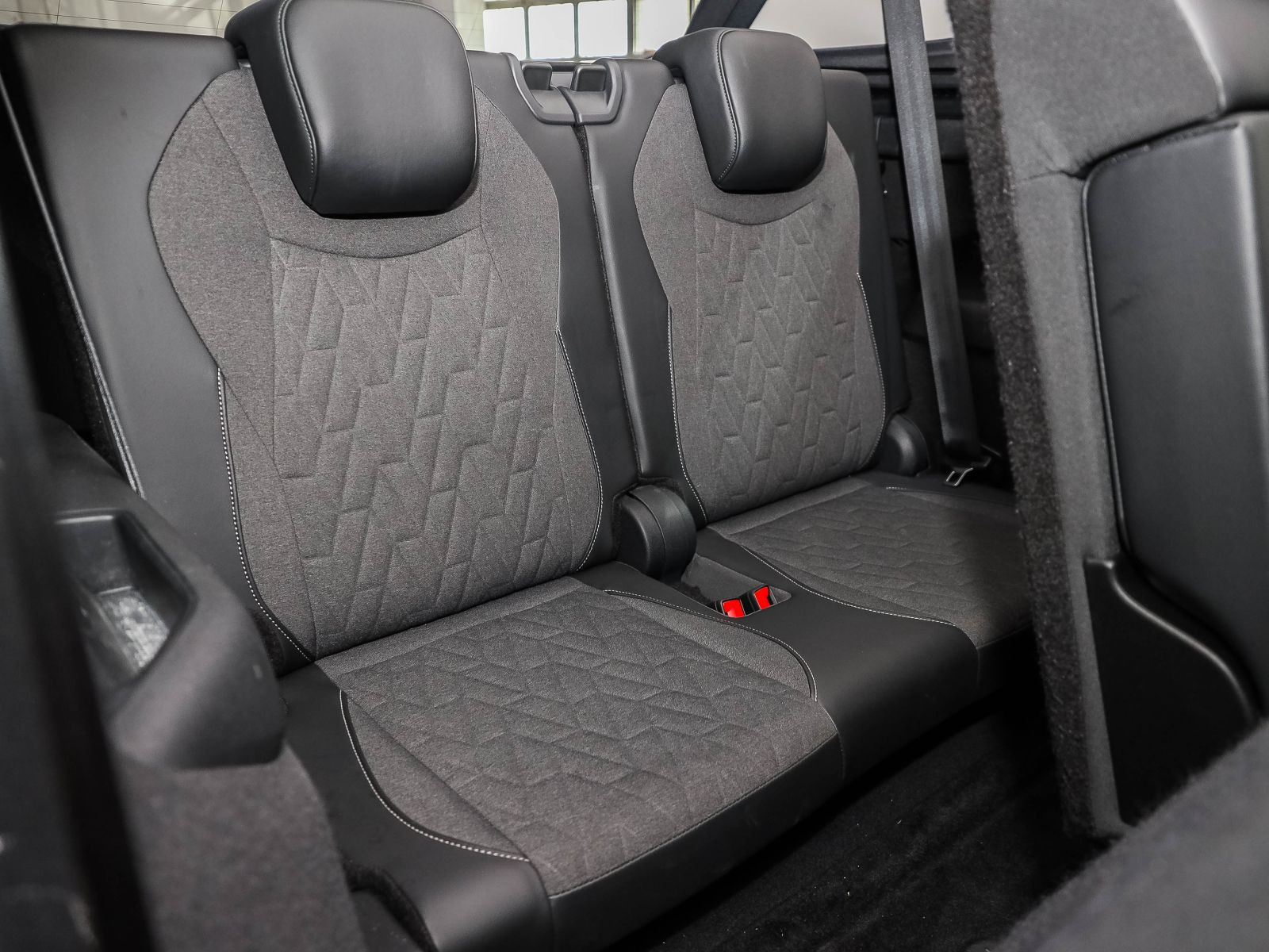 Volkswagen Tayron 2.0 TDI DSG Life, 4Motion, HD-Matrix-LED, Navi, 7-Sitze, Area View, App-Connect