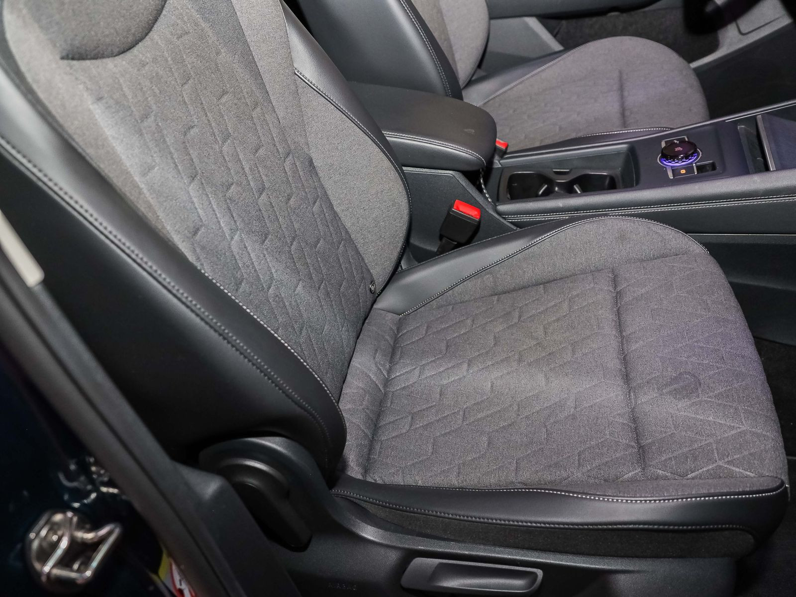 Volkswagen Tayron 2.0 TDI DSG Life, 4Motion, HD-Matrix-LED, Navi, 7-Sitze, Area View, App-Connect