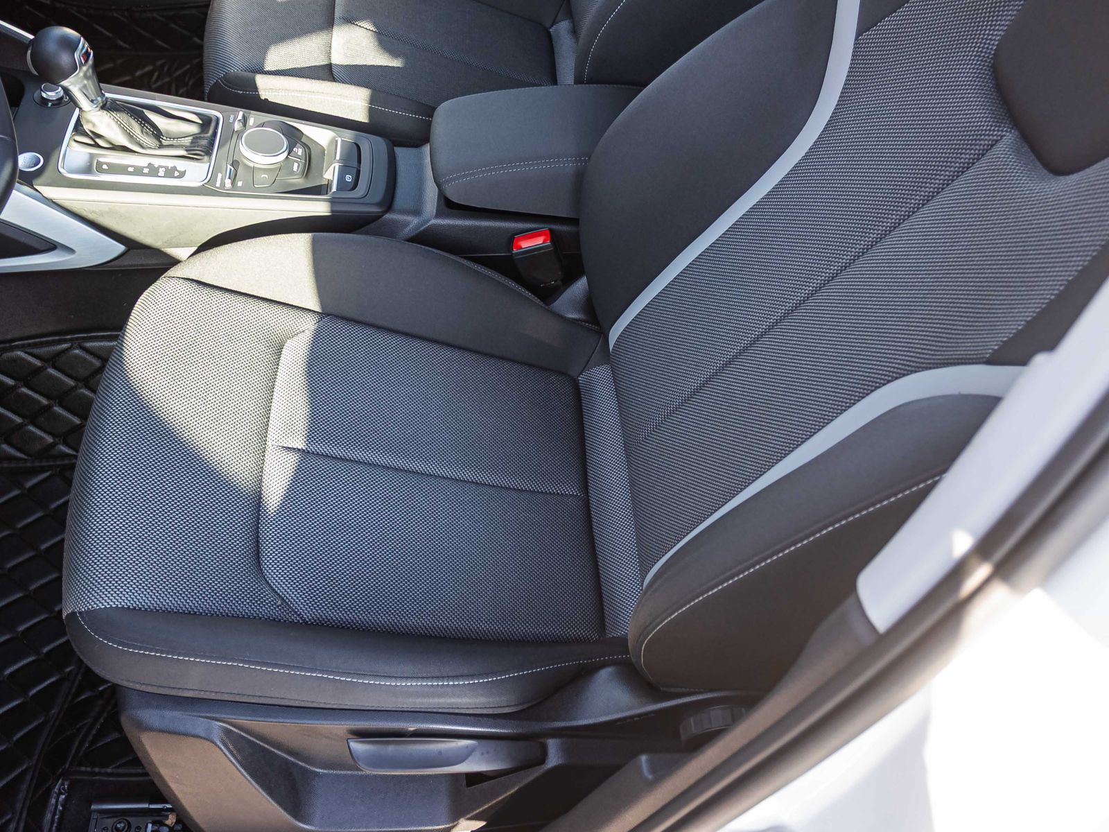 Audi Q2 Sport 35TFSI Stronic Navi LED EPH Sitzhzg