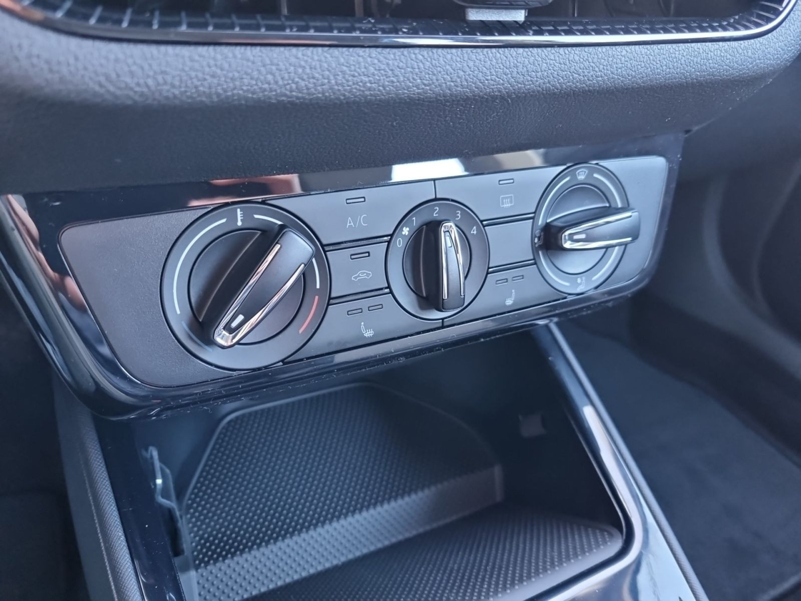 Skoda Fabia 130 Jahre 1,0 MPI GRA LED Klima Sitzhzg