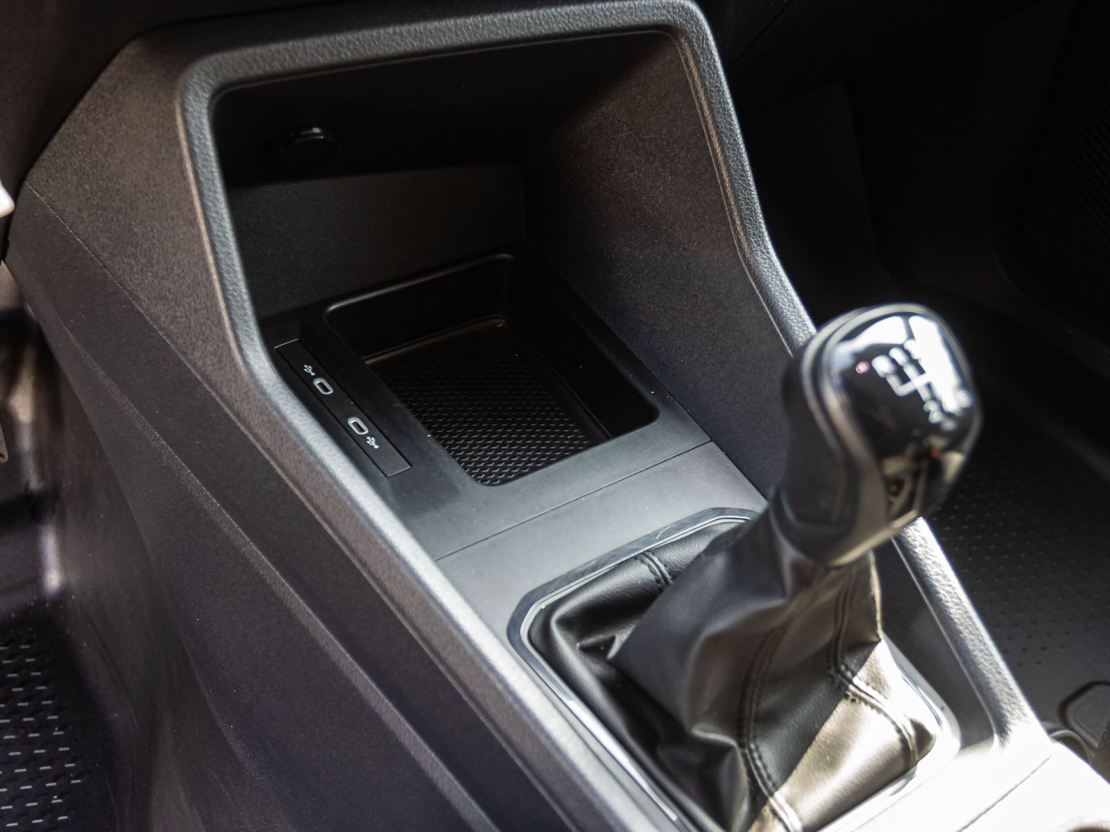 Volkswagen Caddy 2.0 TDI Basis, Rückfahrkamera, Parkpilot, Radio, Klima