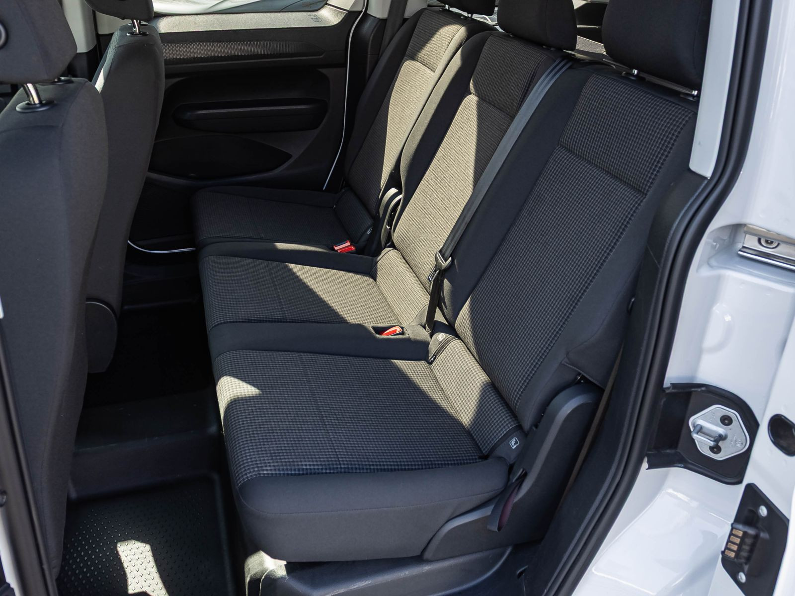 Volkswagen Caddy 2.0 TDI Basis, Rückfahrkamera, Parkpilot, Radio, Klima