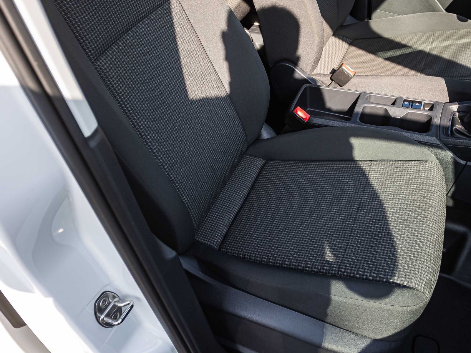 Volkswagen Caddy 2.0 TDI Basis, Rückfahrkamera, Parkpilot, Radio, Klima