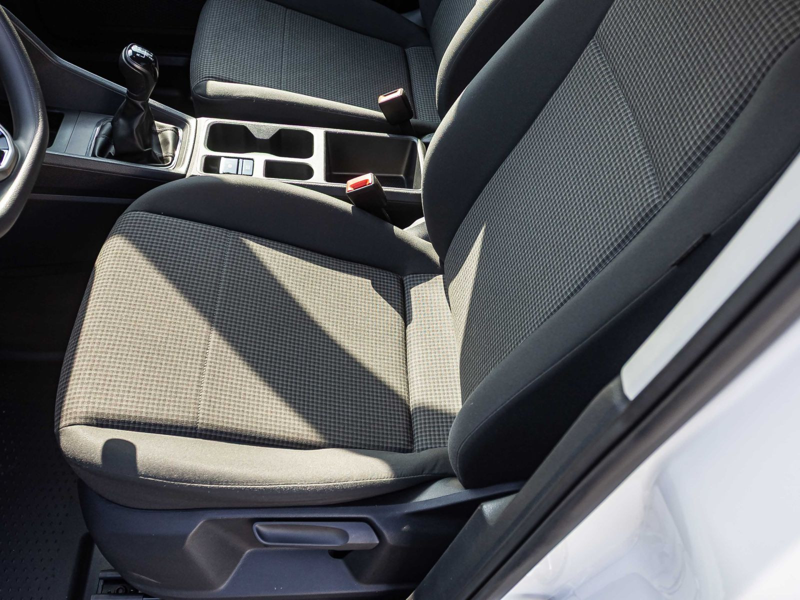 Volkswagen Caddy 2.0 TDI Basis, Rückfahrkamera, Parkpilot, Radio, Klima