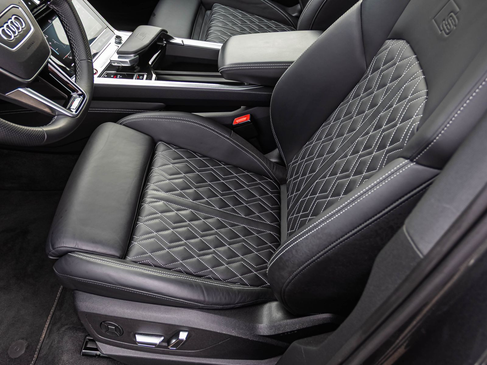 Audi e-tron S qu Navi Matrix HuD Panorama Standklima