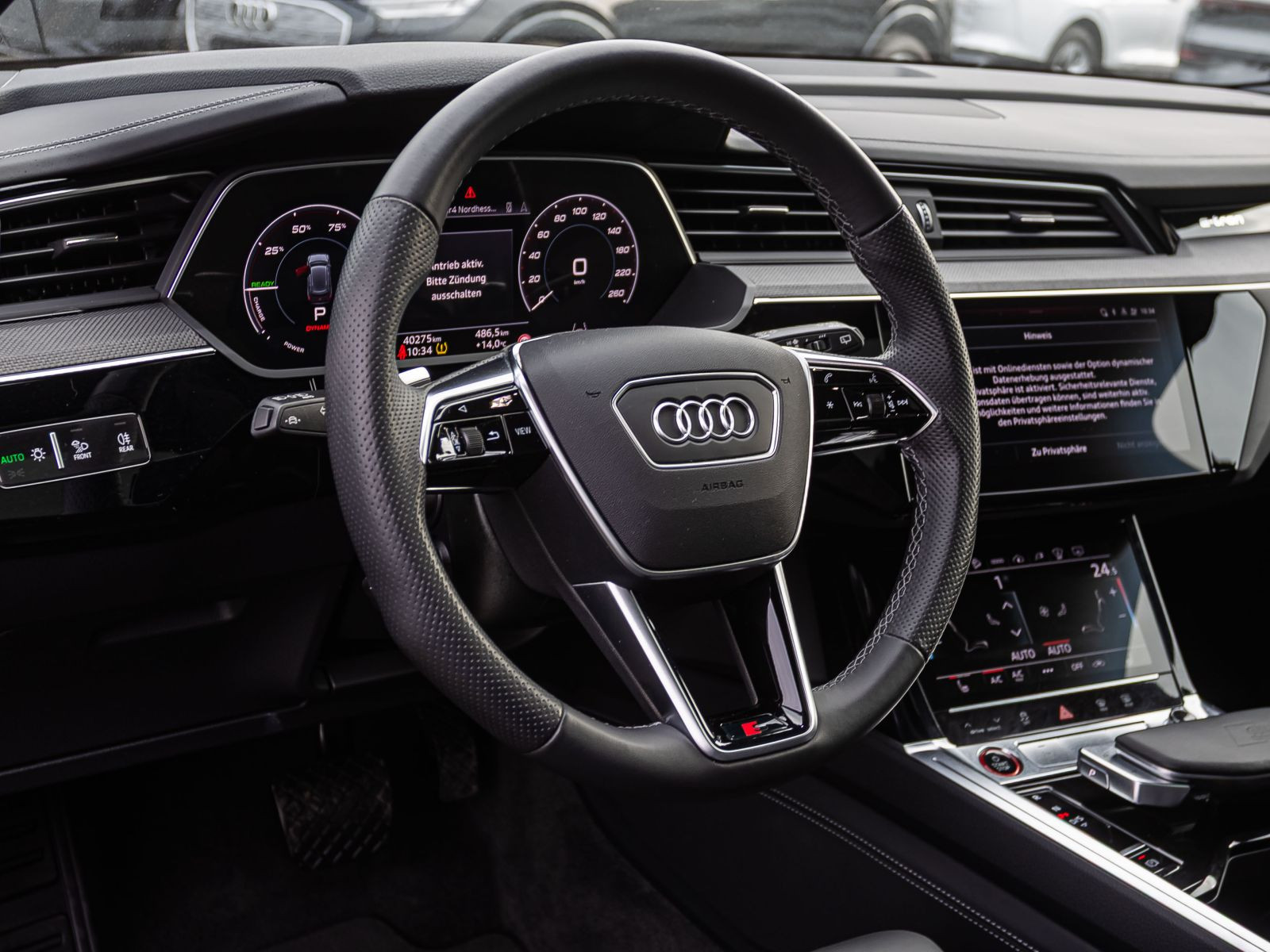 Audi e-tron S qu Navi Matrix HuD Panorama Standklima