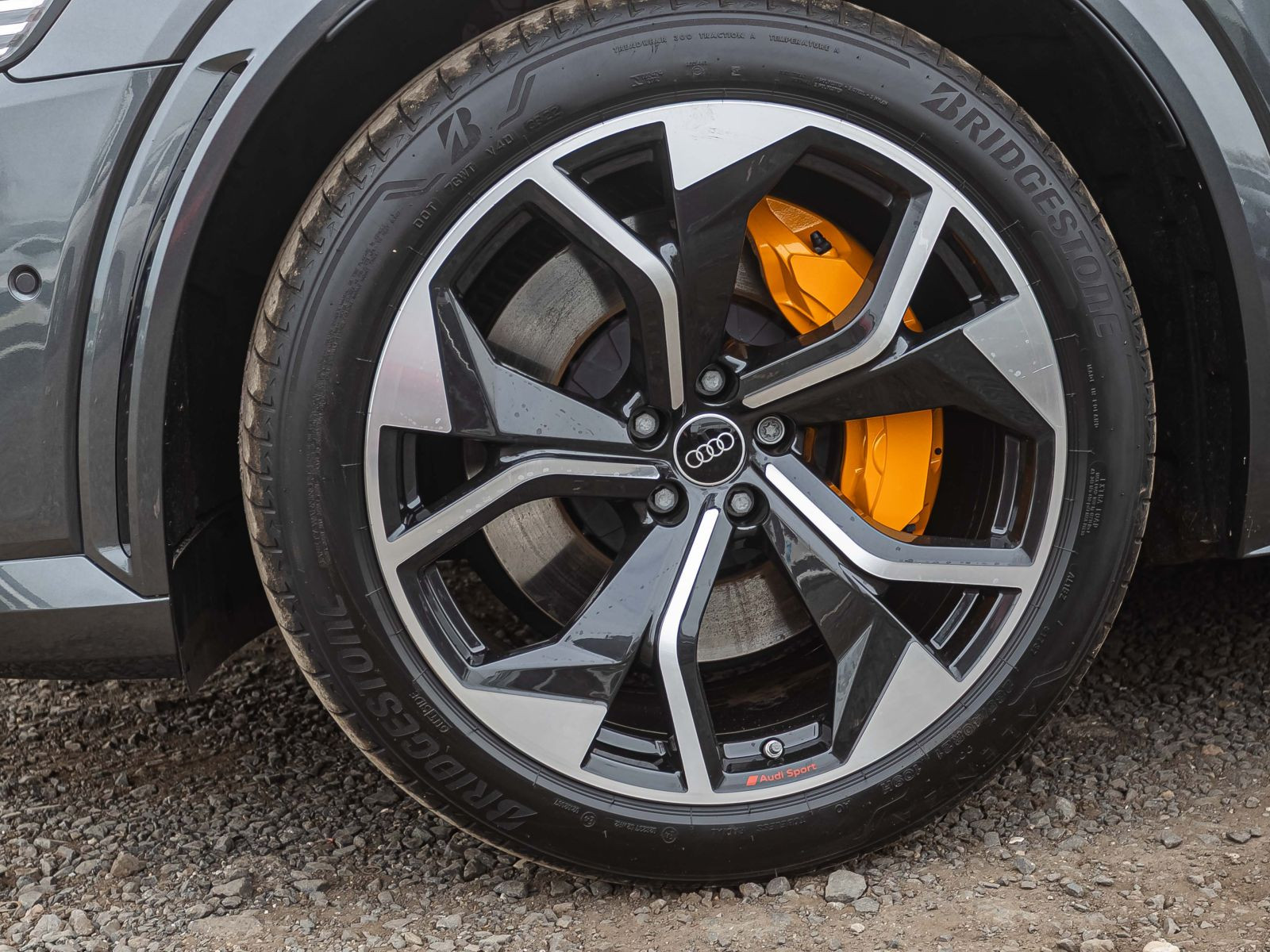 Audi e-tron S qu Navi Matrix HuD Panorama Standklima