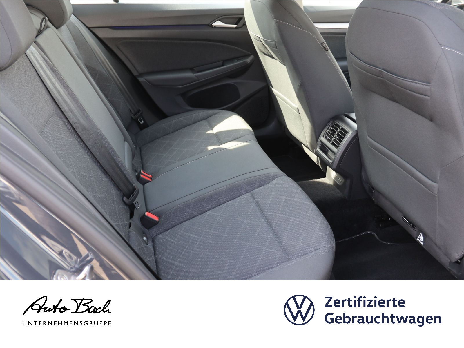 Volkswagen Golf VIII Variant 1.5 TSI DSG Life, Navi, LED, Rückfahrkamera, App-Connect