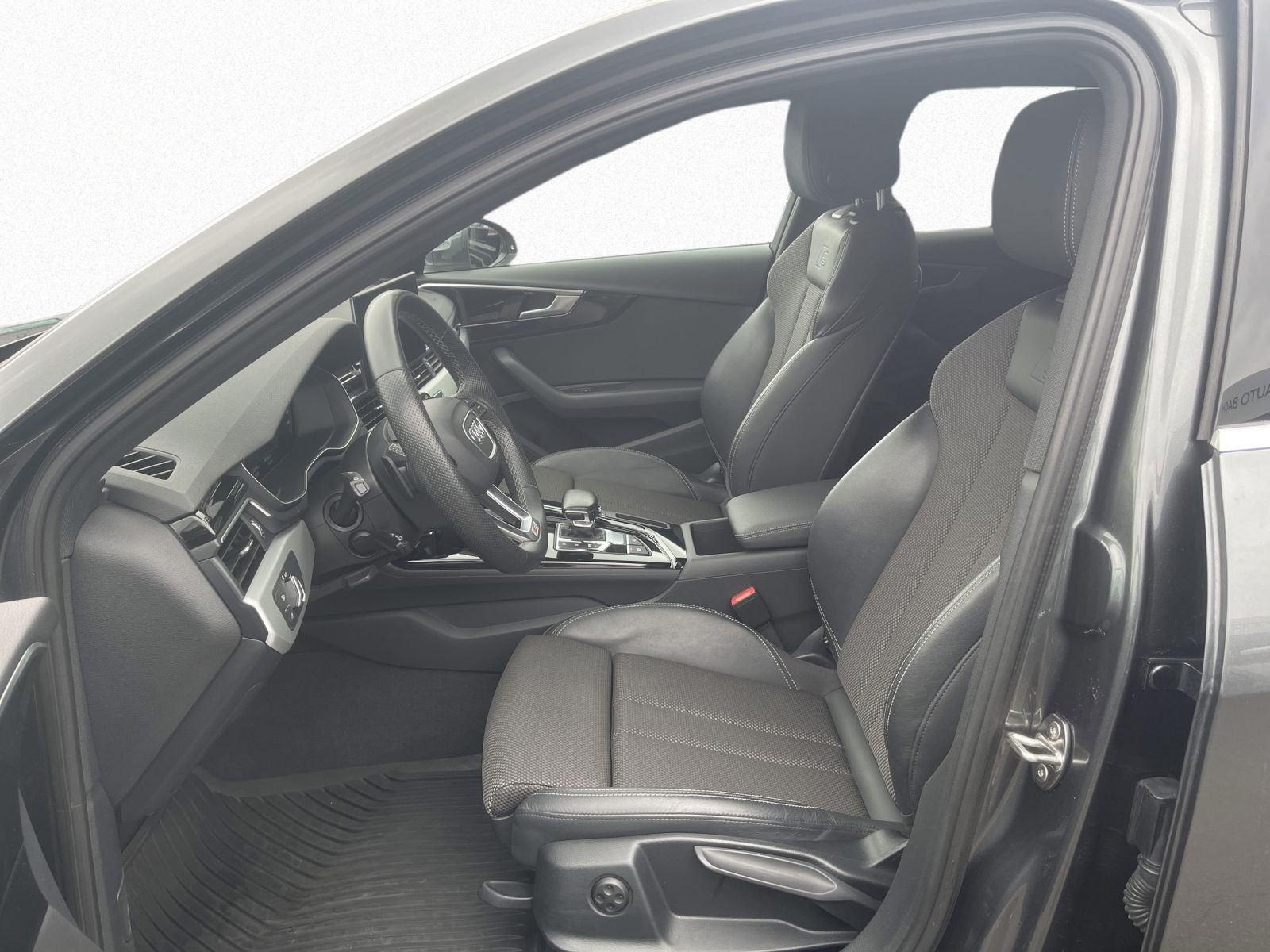 Audi A4 Avant S line 40TFSI quattro Navi Matrix Standhzg ACC