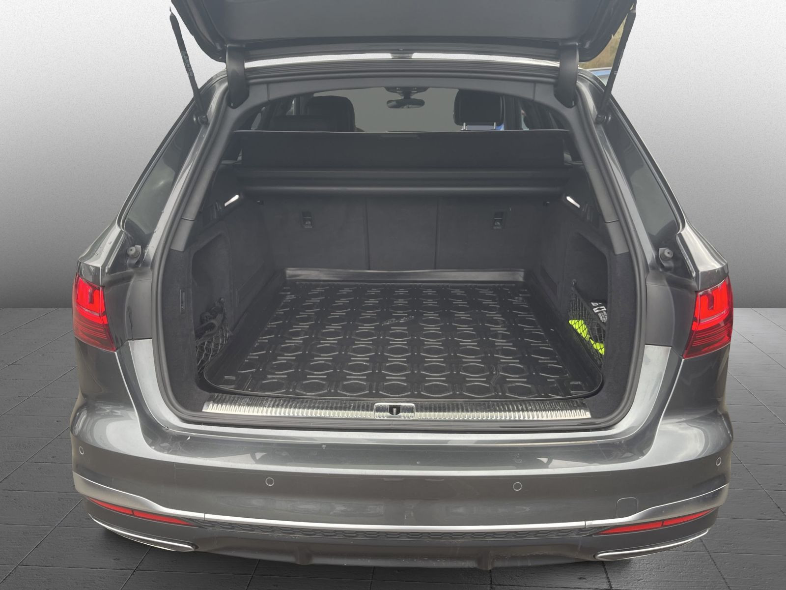 Audi A4 Avant S line 40TFSI quattro Navi Matrix Standhzg ACC