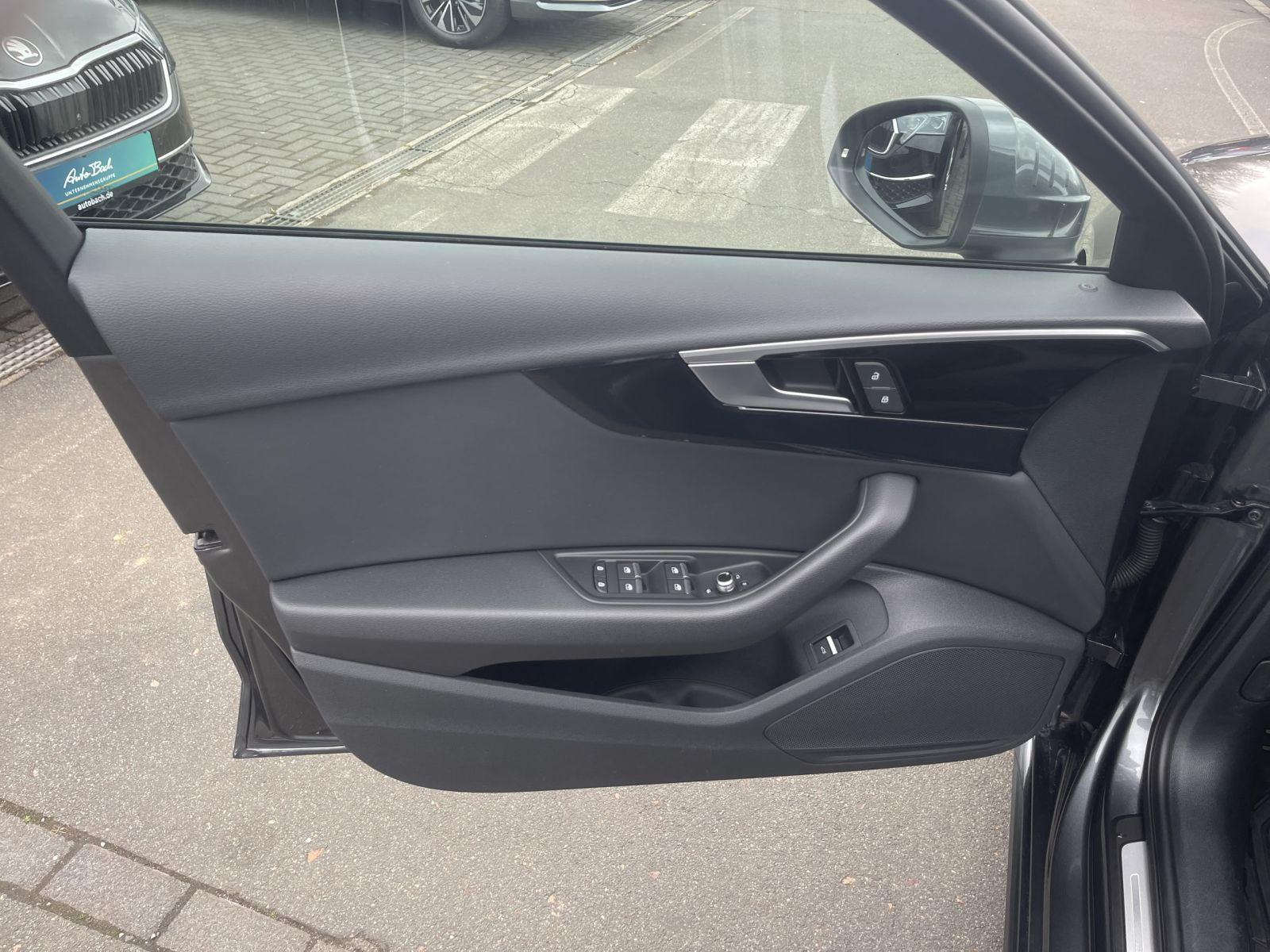 Audi A4 Avant S line 40TFSI quattro Navi Matrix Standhzg ACC