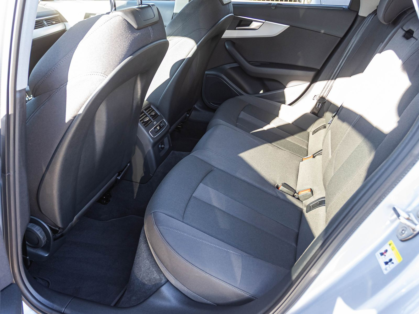 Audi A4 Avant Advanced 40TDI qu Stronic Navi LED GRA EPH