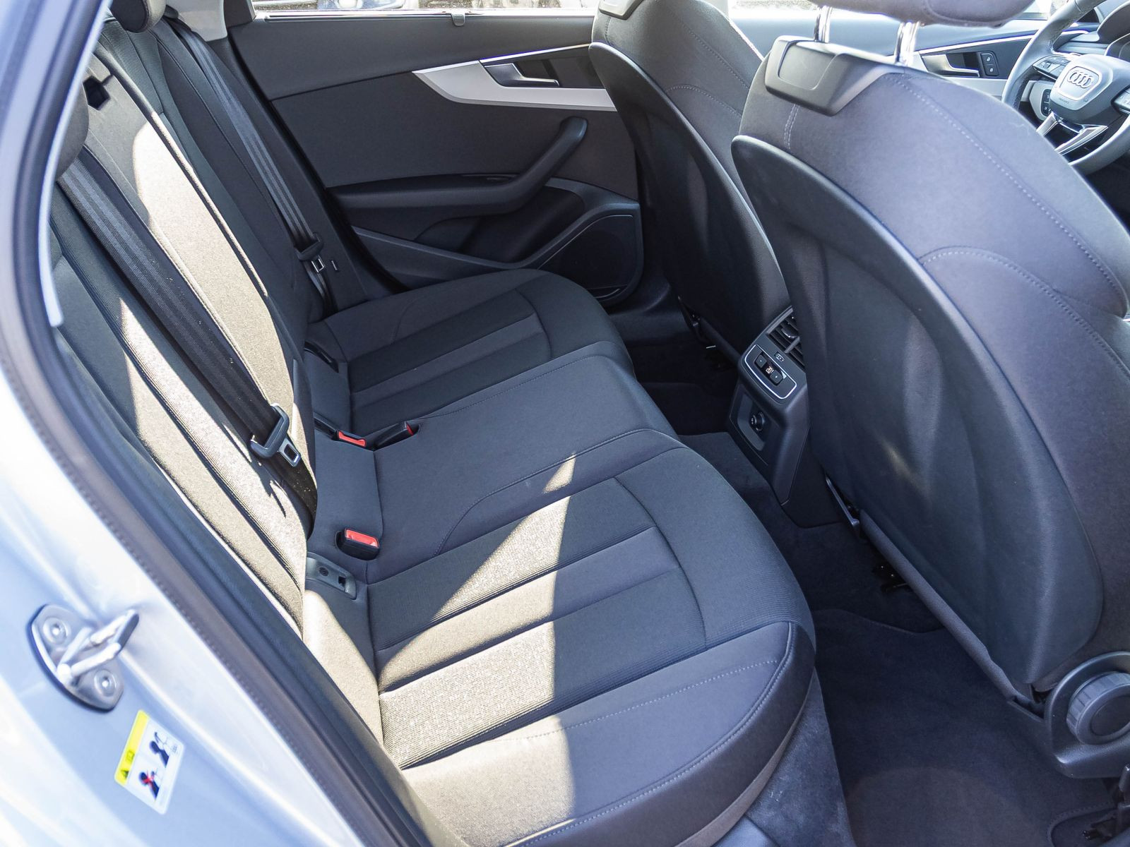 Audi A4 Avant Advanced 40TDI qu Stronic Navi LED GRA EPH