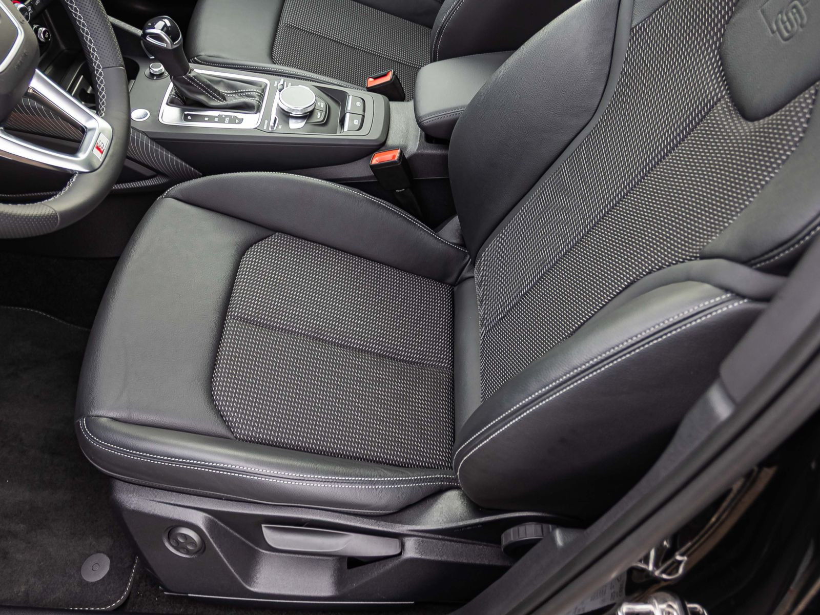 Audi Q2 S line 40TFSI qu Navi LED Standhzg Panorama