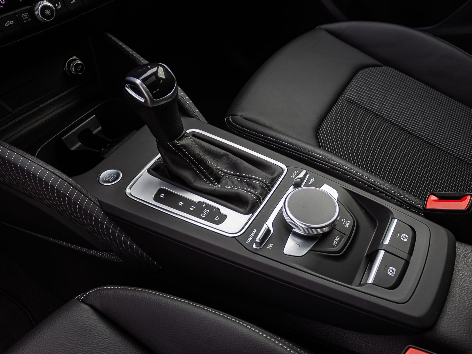 Audi Q2 S line 40TFSI qu Navi LED Standhzg Panorama