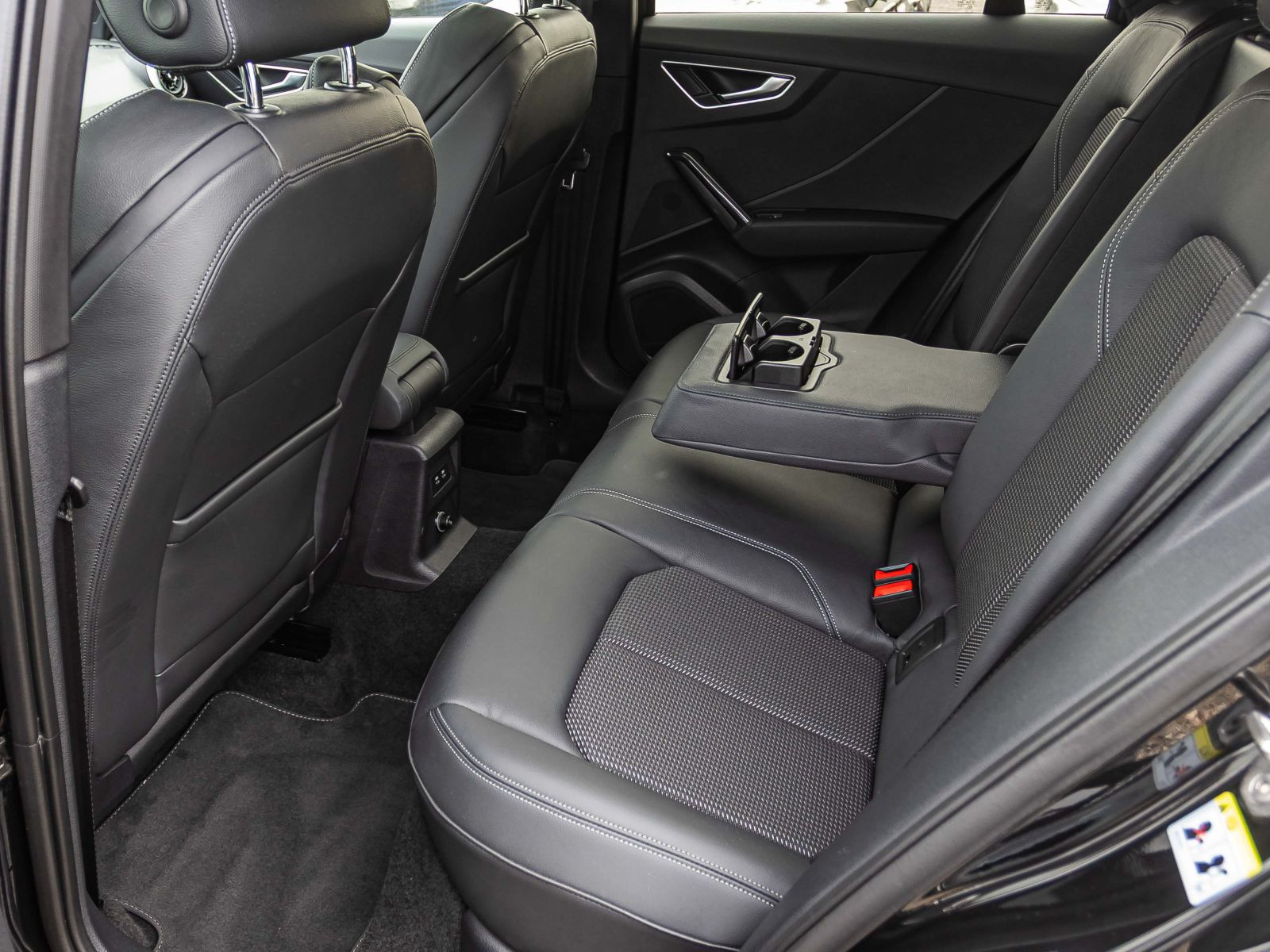 Audi Q2 S line 40TFSI qu Navi LED Standhzg Panorama