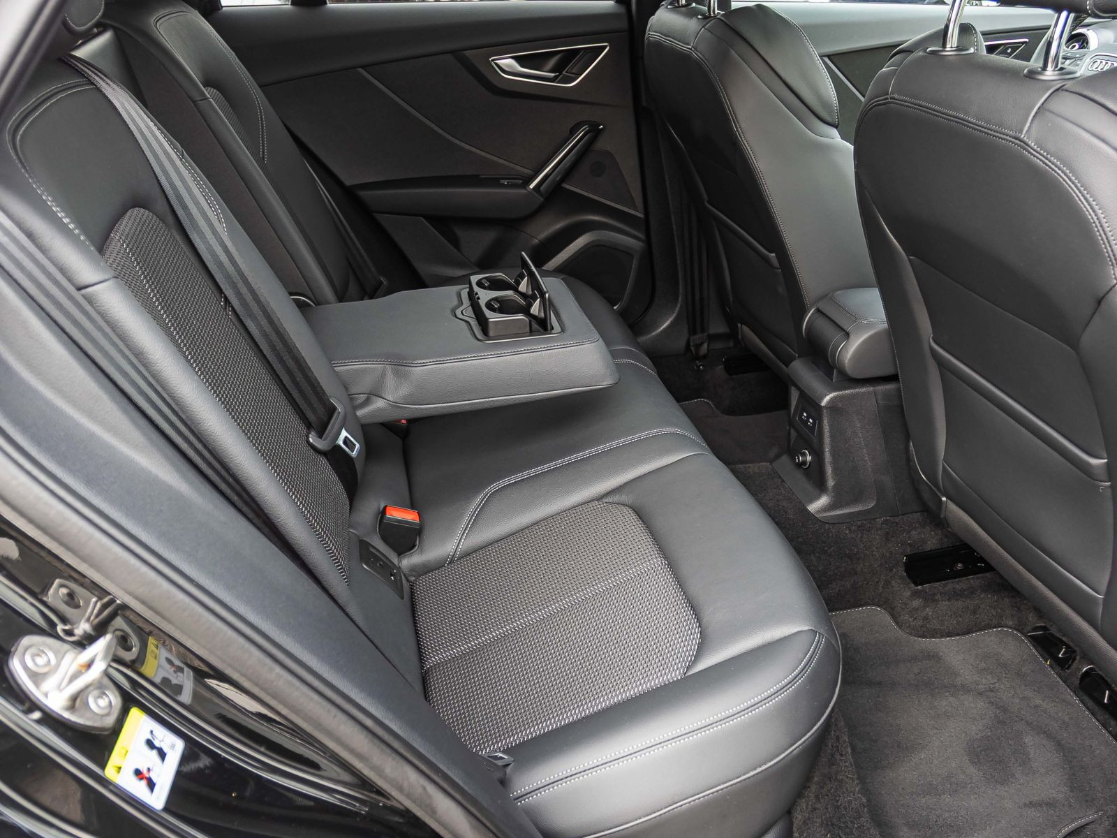 Audi Q2 S line 40TFSI qu Navi LED Standhzg Panorama