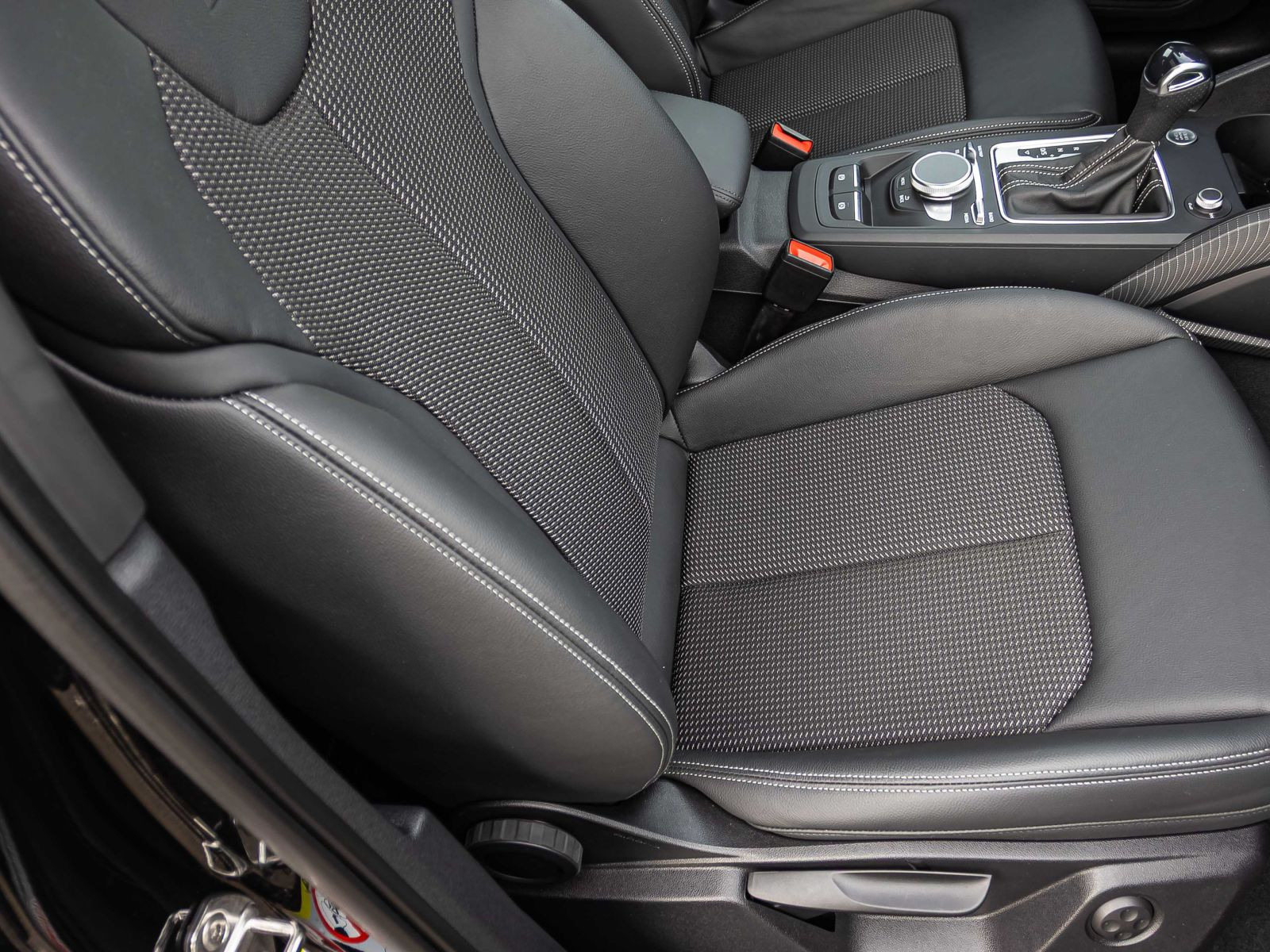 Audi Q2 S line 40TFSI qu Navi LED Standhzg Panorama