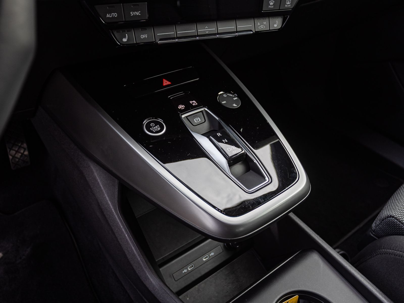 Audi Q4 e-tron S line 40 Navi LED Standklima ACC AHK