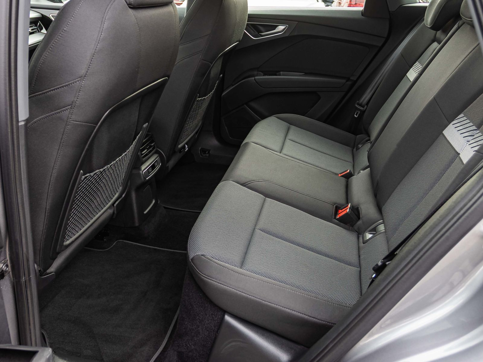 Audi Q4 e-tron S line 40 Navi LED Standklima ACC AHK